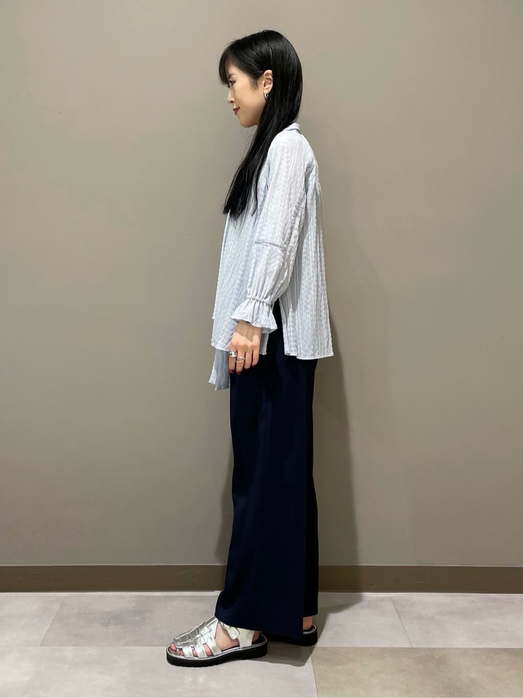 KEIKOさんの「INDIVI｜【洗える／シャーリング素材】ボリューム袖エアリーブラウス」を使ったコーディネート