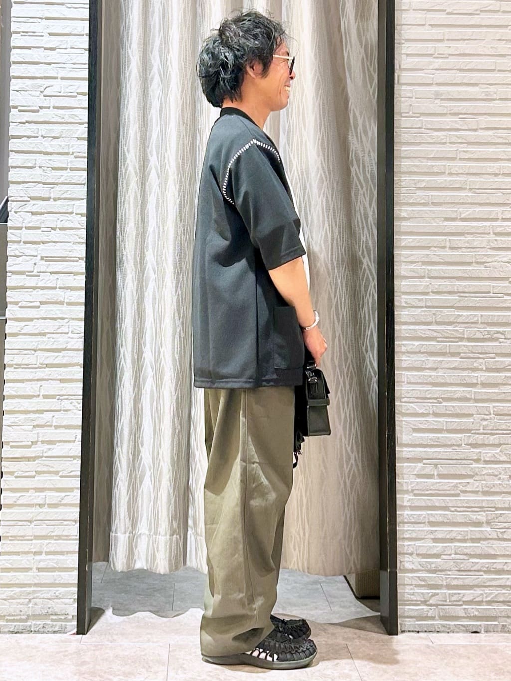 KENJI Iさんの「THE SHOP TK｜ツイルステッチ半袖カーディガン【洗濯機OK/接触冷感】」を使ったコーディネート
