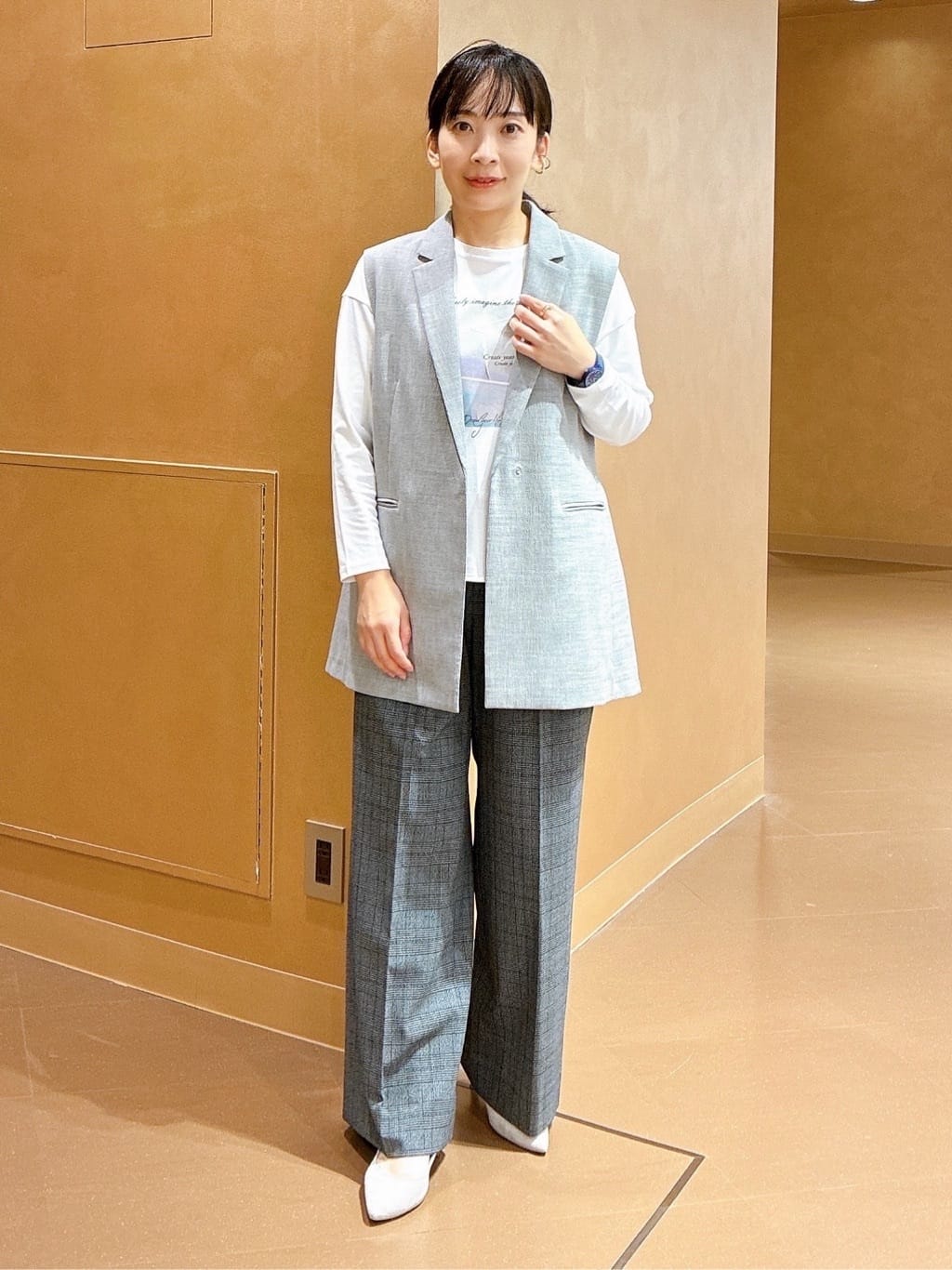 hattoriさんの「INDIVI｜【UVケア】プリントフォトロングTシャツ」を使ったコーディネート