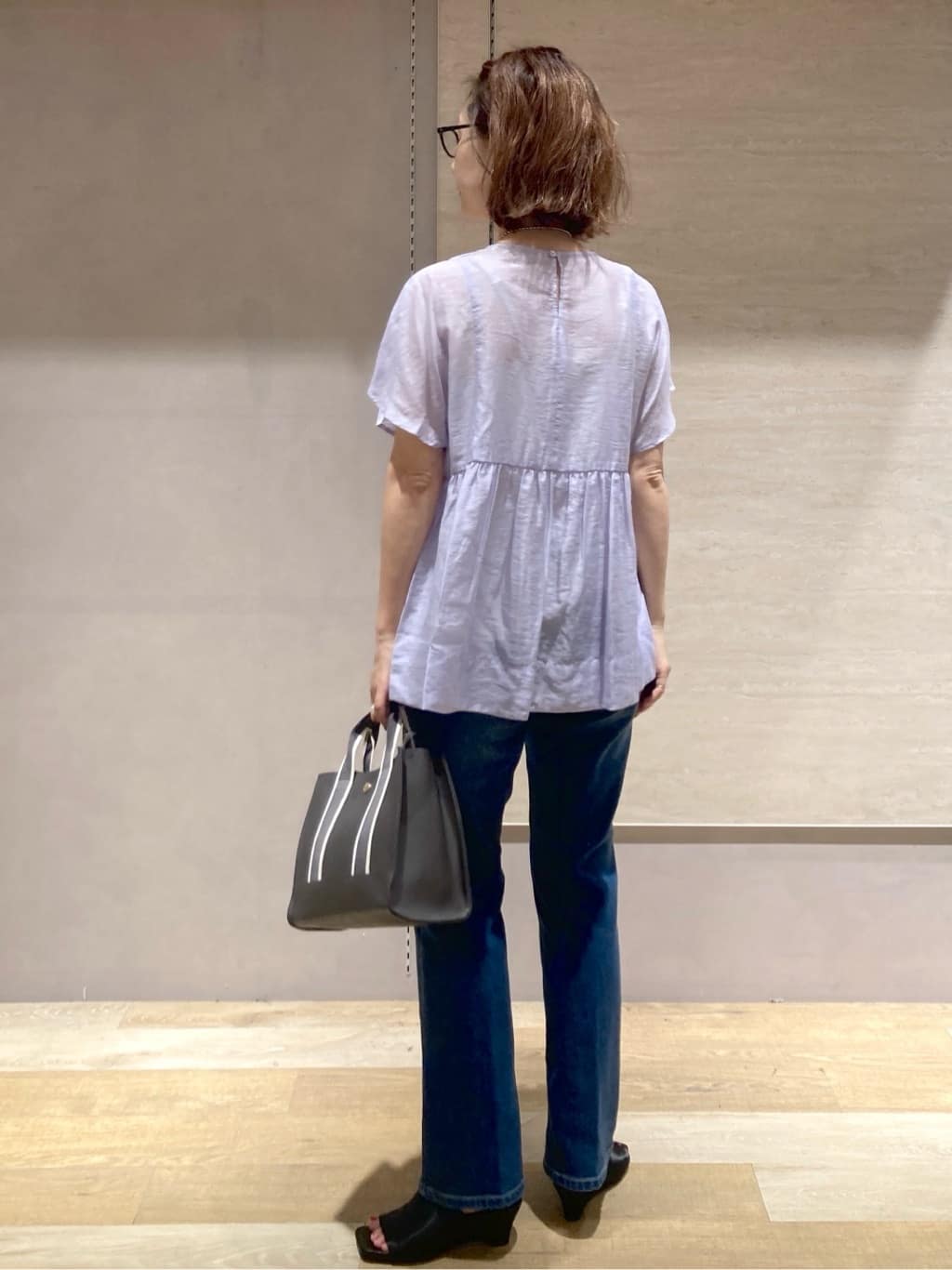 たけねぇさんの「OPAQUE.CLIP｜麻混シアーペプラムブラウス【洗濯機洗い可】」を使ったコーディネート