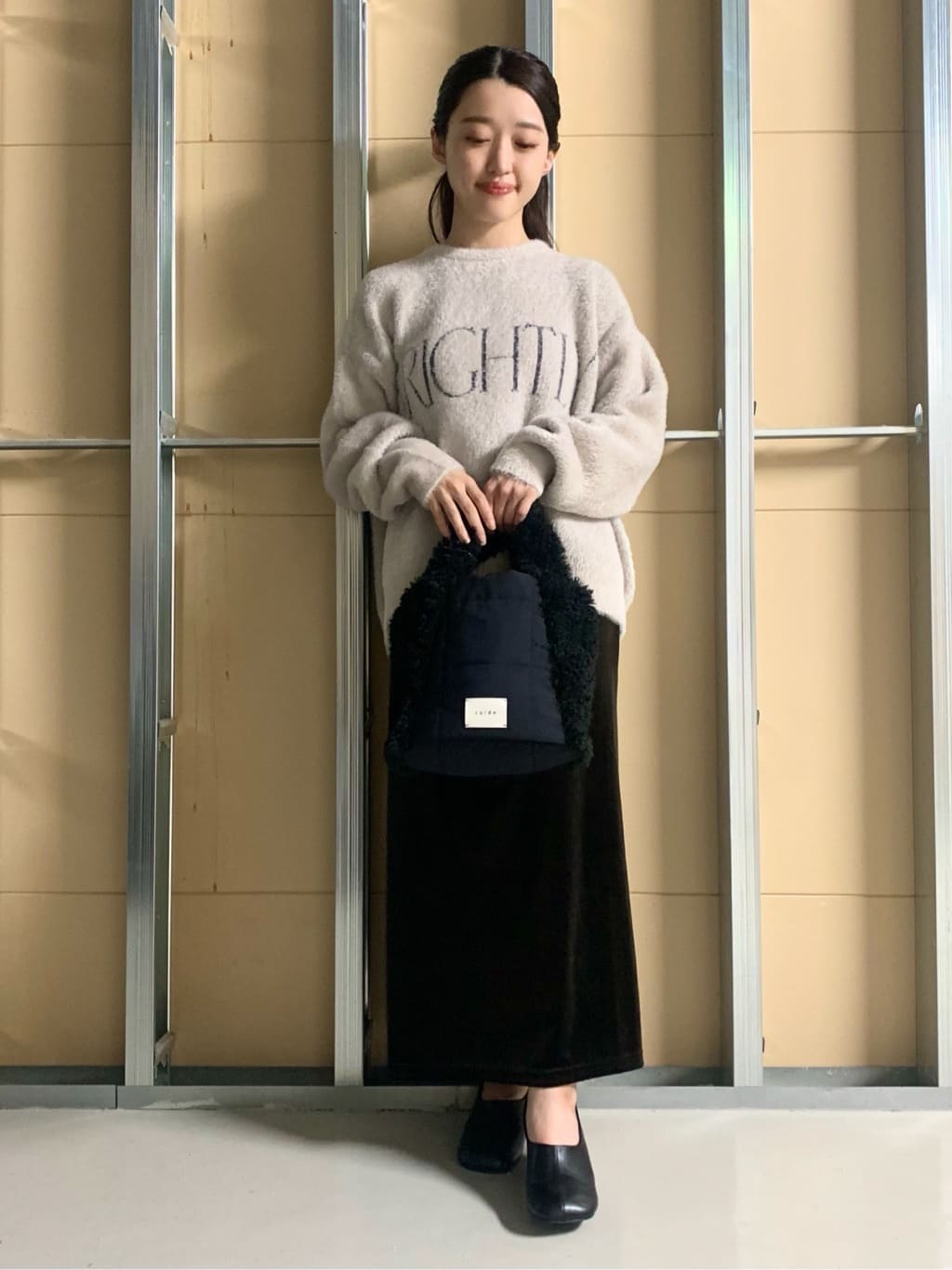 sahoさんの「THE SHOP TK｜ベルベットフェザー ロゴニットプルオーバー」を使ったコーディネート