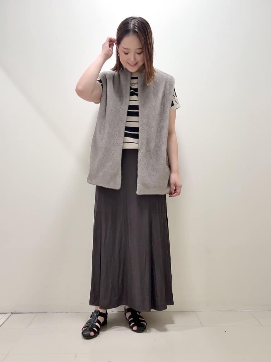 YUIさんの「UNTITLED｜【トレンド/ジレ】フェイクファーベスト」を使ったコーディネート