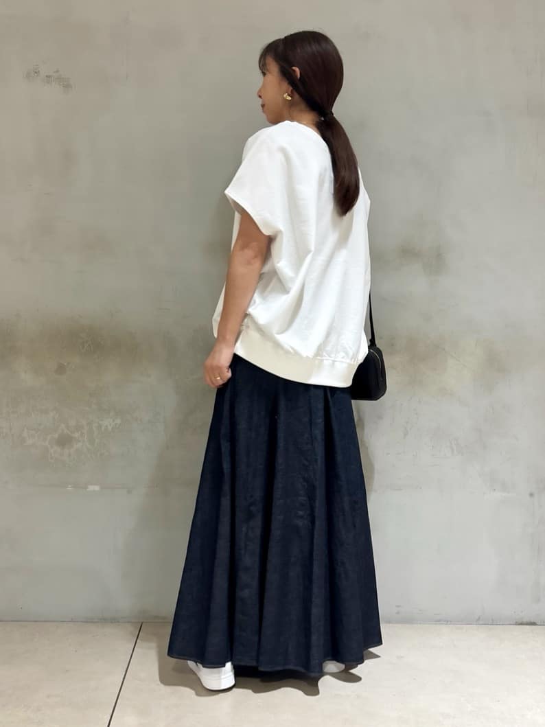 tomoさんの「UNTITLED｜【CHIGNON】別注 ミニ裏毛フレンチスリーブプルオーバー」を使ったコーディネート