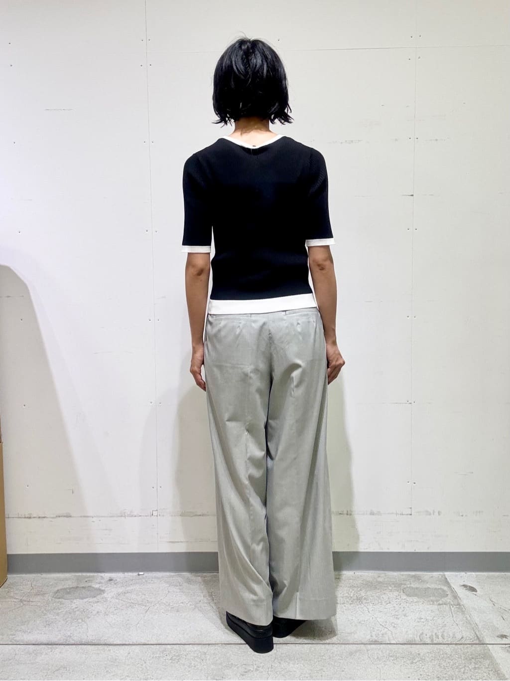 naoさんの「INDIVI｜【インナーで活躍／アンサンブル】クルーネック半袖ニット」を使ったコーディネート