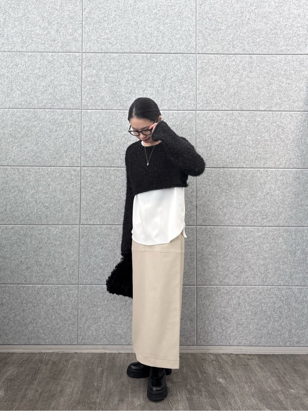 ひなさんの「INDIVI｜クロップドメッシュニット」を使ったコーディネート