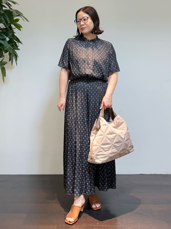 Asamiさんの「UNTITLED｜【セットアップ可/リラクシー/通勤】スクエアジオメ柄ブラウス」を使ったコーディネート