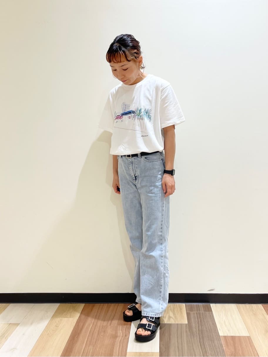 しーさんさんの「OPAQUE.CLIP｜風景イラストプリントTシャツ」を使ったコーディネート