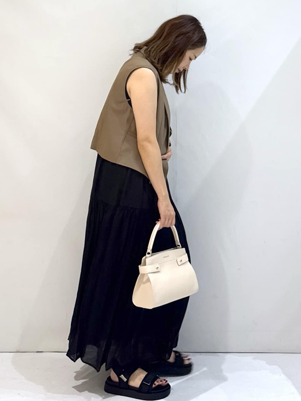 やすさんの「OPAQUE.CLIP｜ショートテーラードジレ【接触冷感／洗濯機洗い可】」を使ったコーディネート