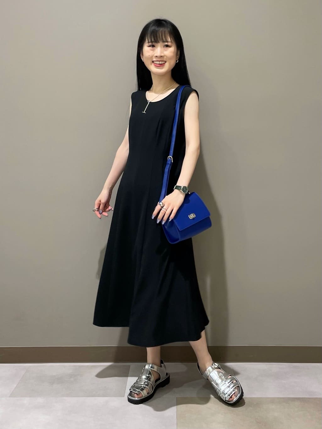 KEIKOさんの「INDIVI｜【通年活躍！／アンサンブル可能】クルーネックカーディガン」を使ったコーディネート
