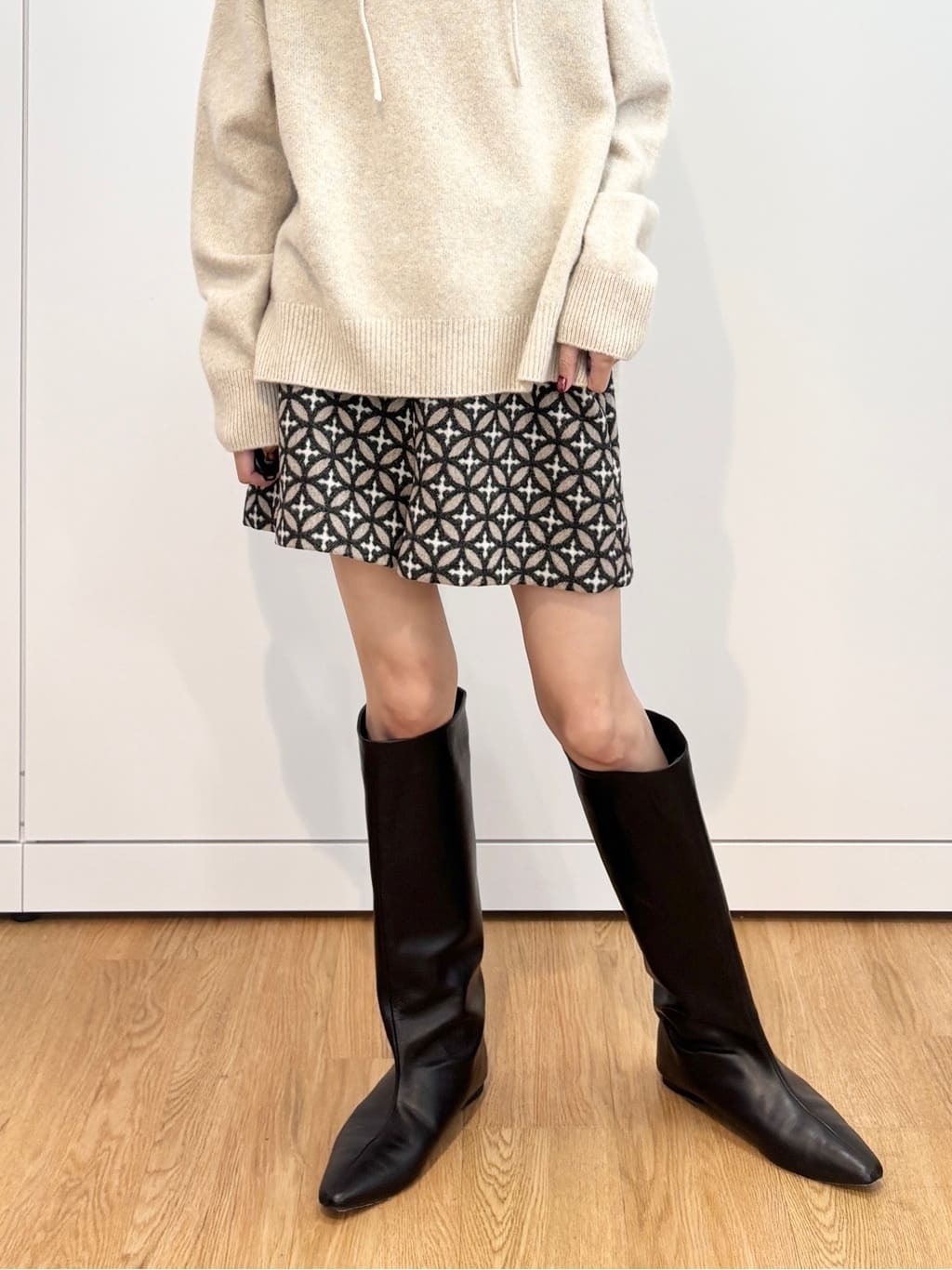 清水夏姫さんの「DRESSTERIOR｜オーバーラップサークルショートパンツ」を使ったコーディネート