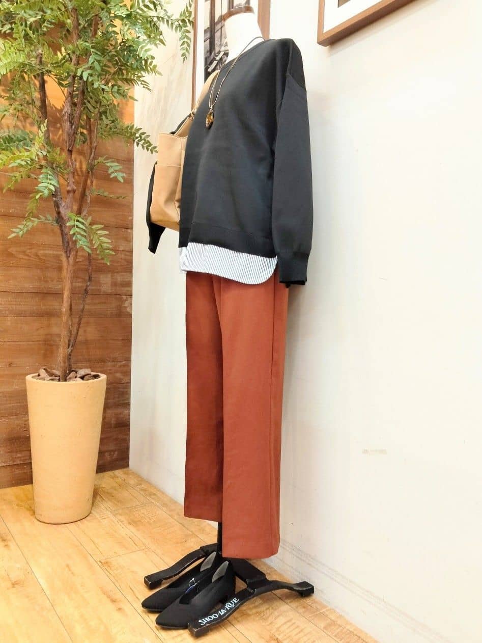 うっちーさんの「SHOO･LA･RUE｜【洗濯機可/S-LL/高レビュー】上品シルエットで美しい イージーワイドパンツ」を使ったコーディネート