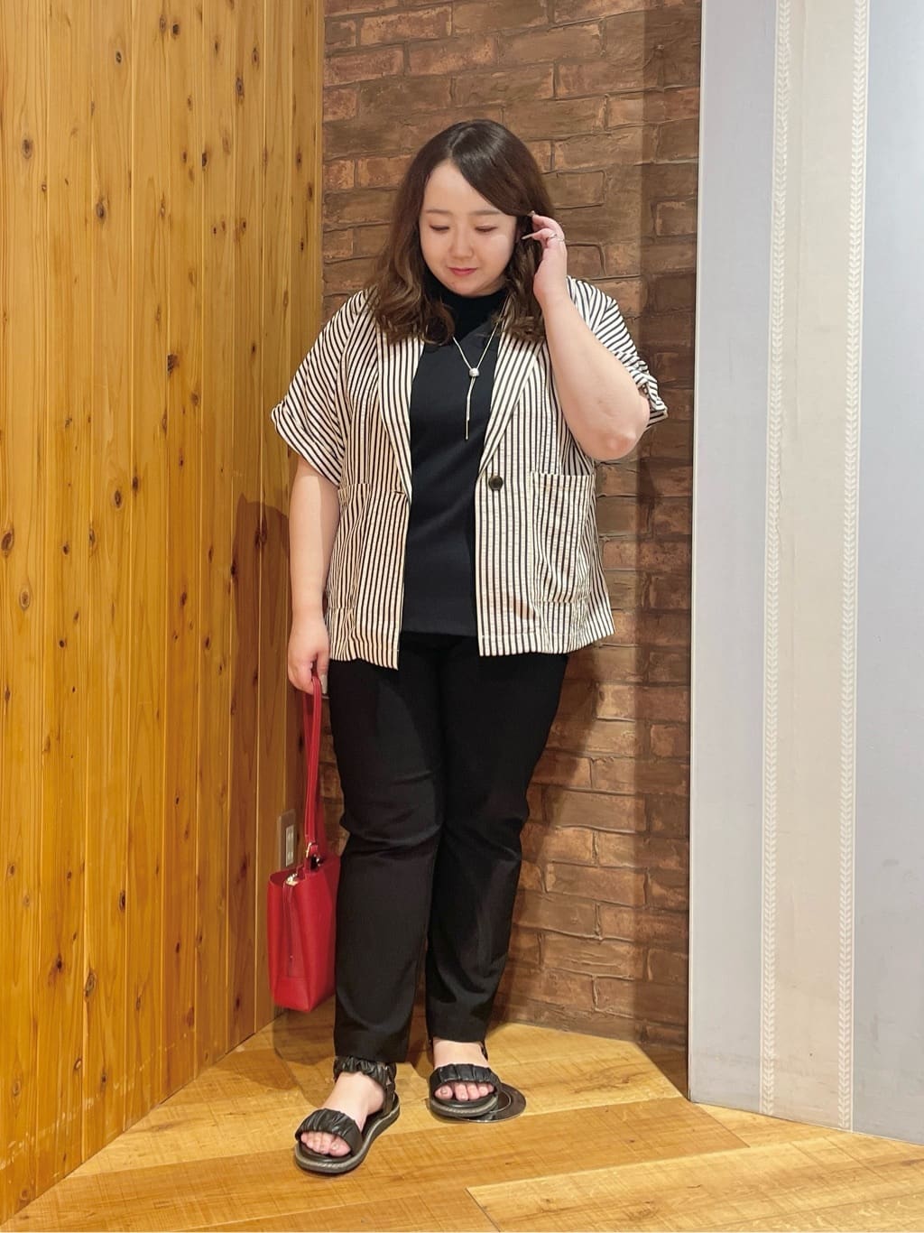 Risaさんの「SHOO･LA･RUE｜【S-LL/汗ジミ軽減/ひんやり/UV】体型カバーに タック入りドルマントップス」を使ったコーディネート