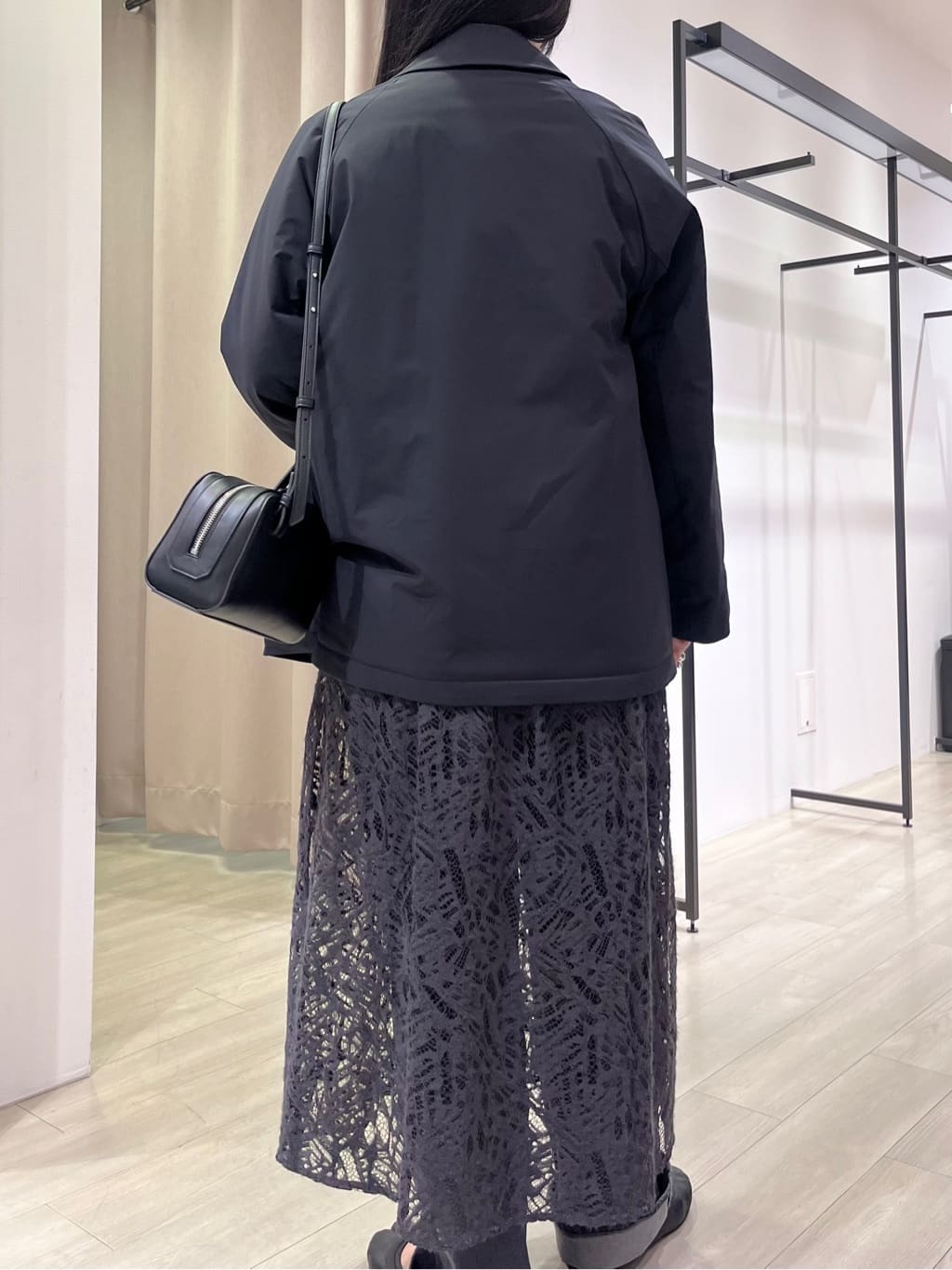 hasuさんの「INDIVI｜【超軽量／蓄熱】ライトパフステンカラーコート」を使ったコーディネート