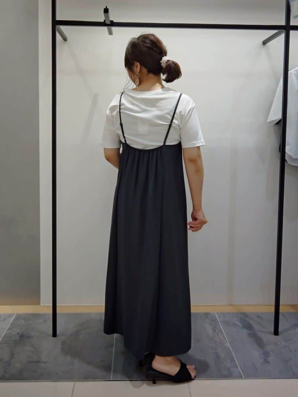 TOMOMIさんの「INDIVI｜バイカラーショートネックレス」を使ったコーディネート