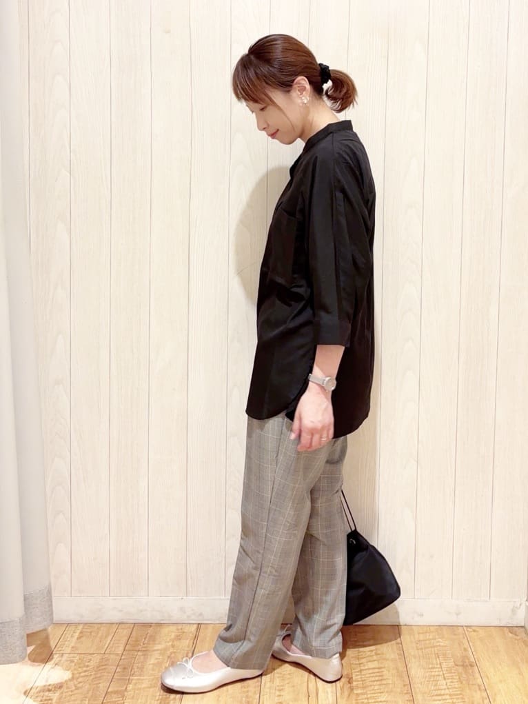 あいこさんの「SHOO･LA･RUE｜【S-LL/洗濯後しわになりにくい】コットン風 前あきドルマンブラウス」を使ったコーディネート