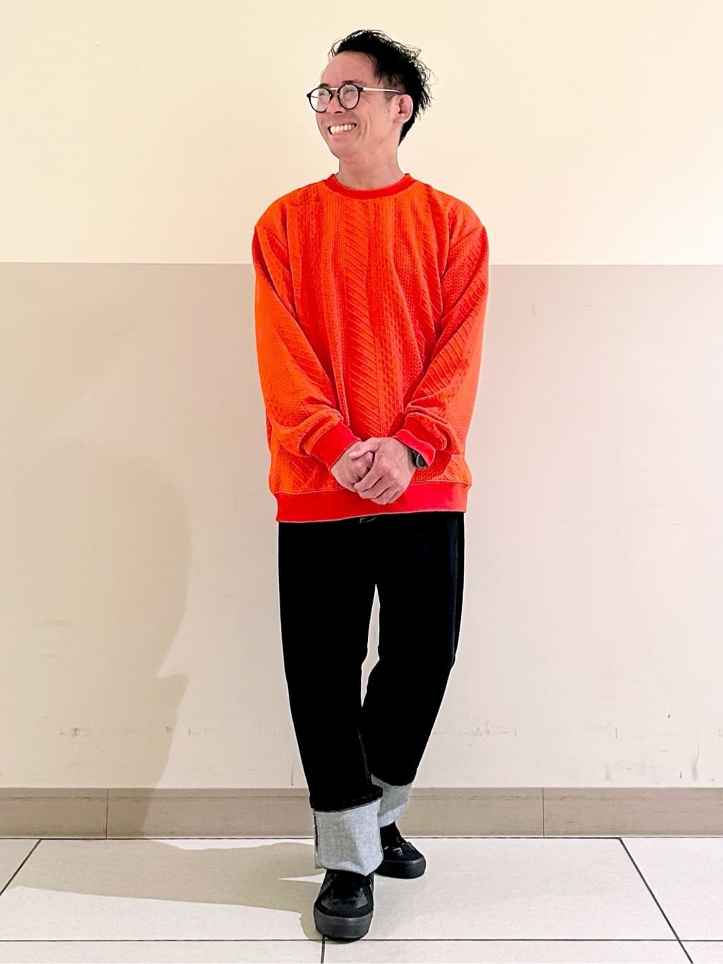 KENJI Iさんの「THE SHOP TK｜【無地に飽きた方へ】ふくれジャカードスウェット　洗濯機OK/6色展開/ユニセックスでおすすめ！」を使ったコーディネート