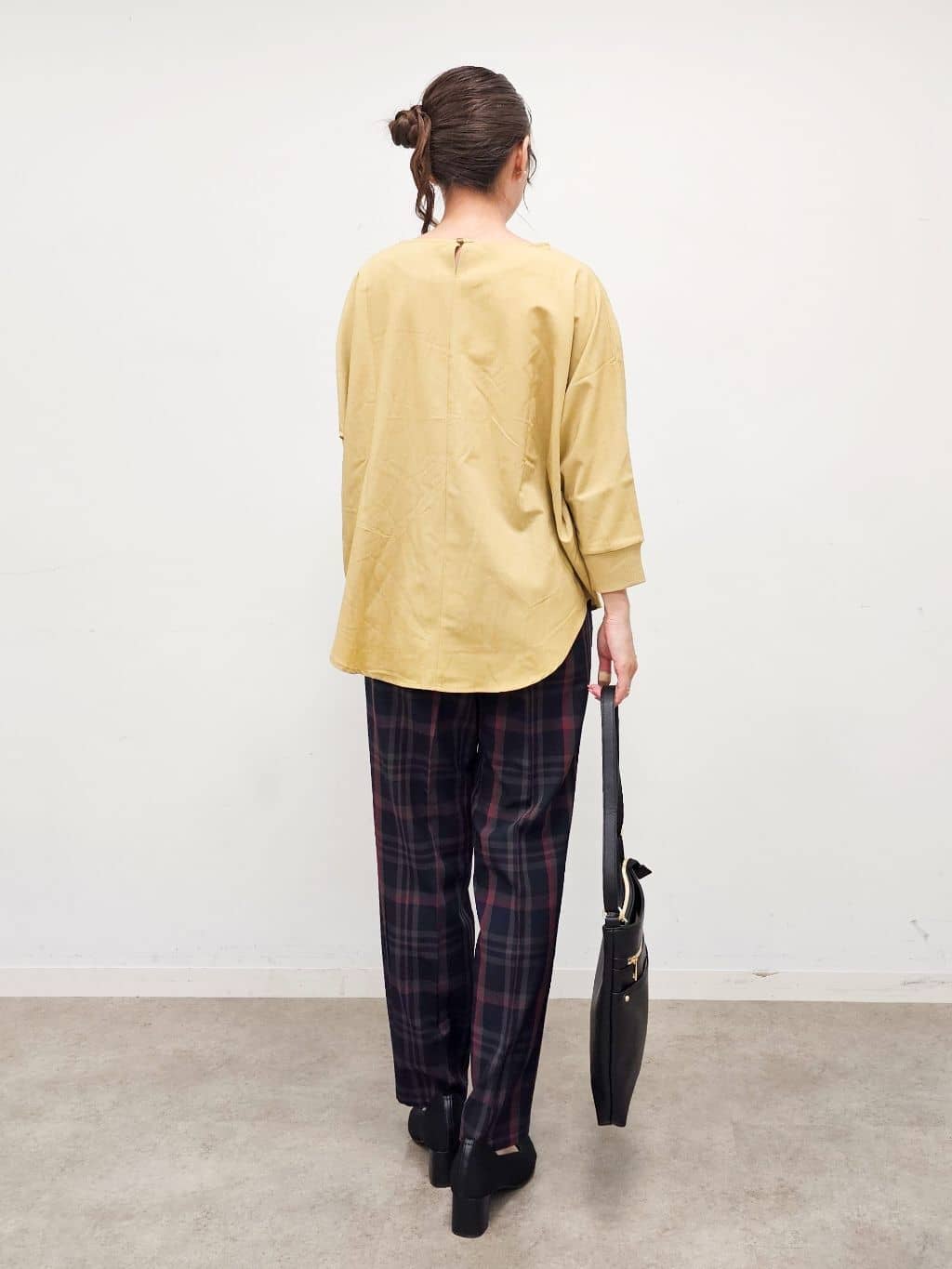 ゆゆさんの「SHOO･LA･RUE｜【高レビュー/洗濯後しわになりにくい】1枚でサマ見え 8分袖ドルマンブラウス」を使ったコーディネート