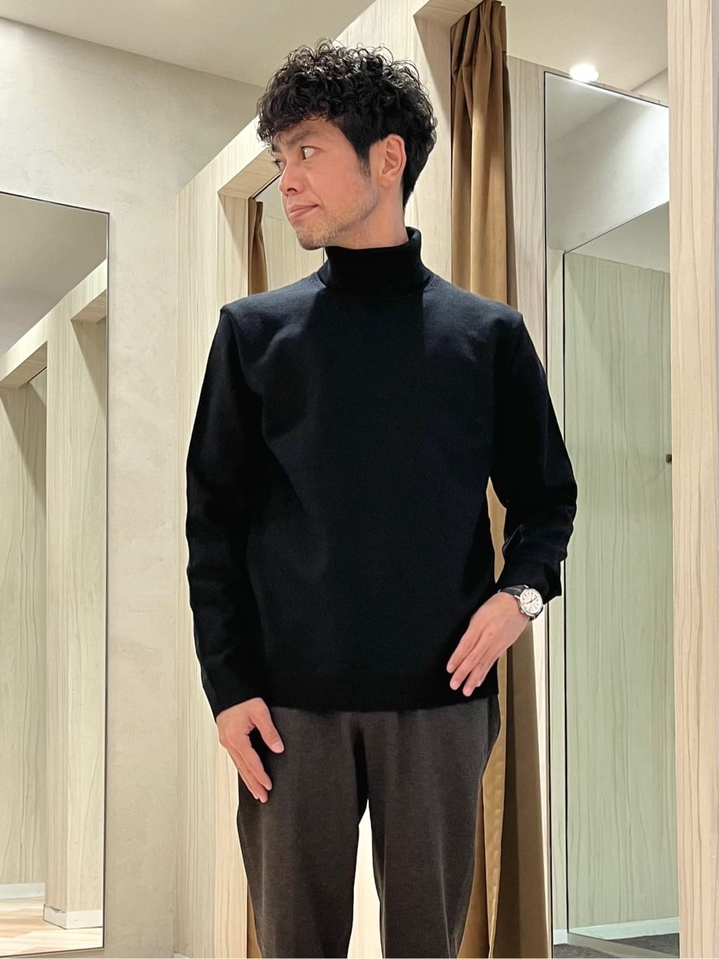 URAさんの「TAKEO KIKUCHI｜アンチピリング タートルネック ニット」を使ったコーディネート