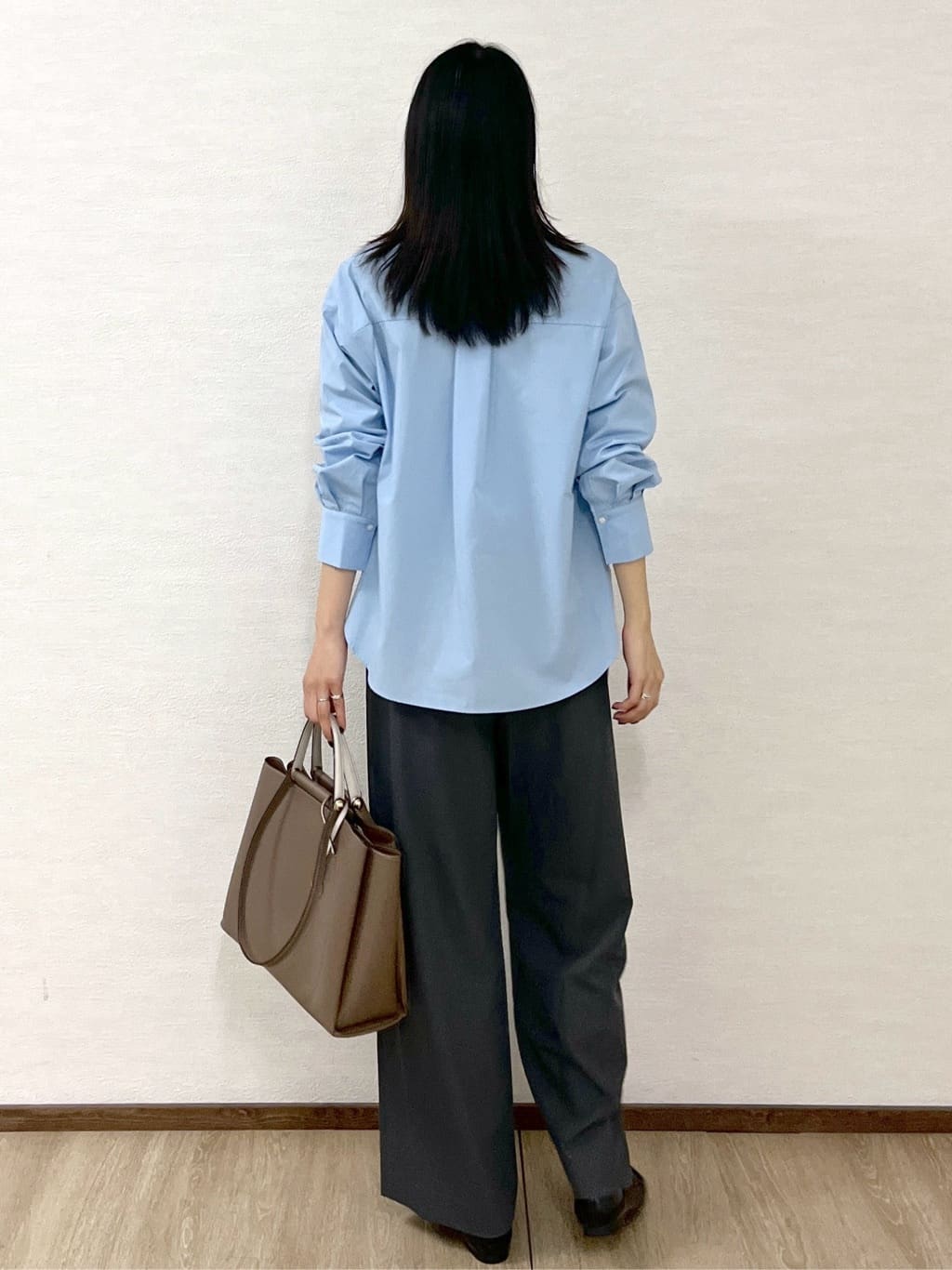 sachikoさんの「OPAQUE.CLIP｜ポケット刺繍レギュラーカラーシャツ【洗濯機OK】」を使ったコーディネート