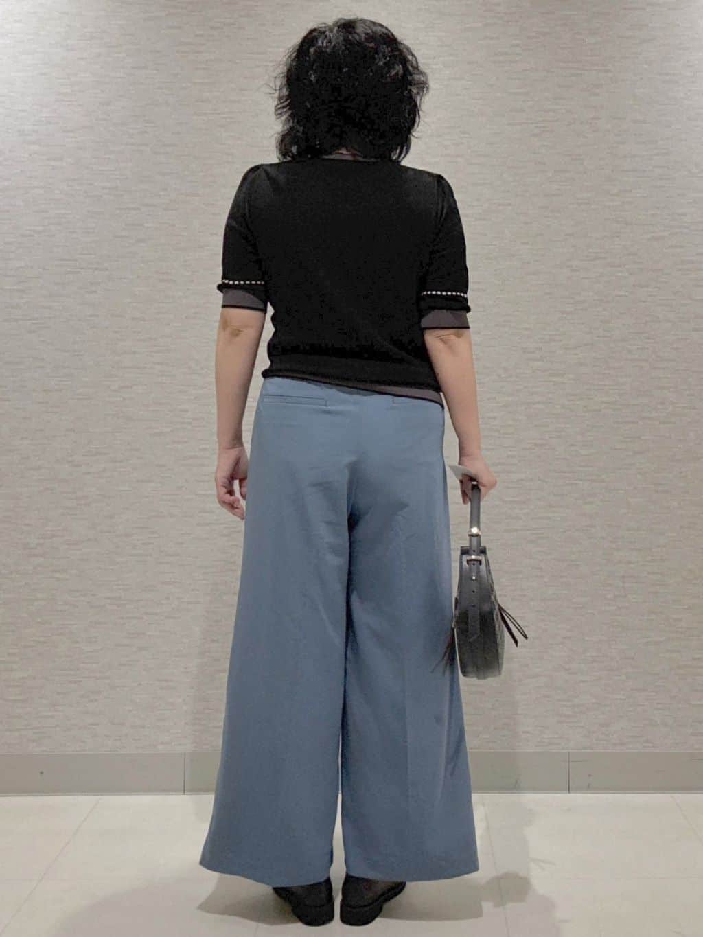 KOJIMAさんの「Reflect｜【透けない】フルレングスワイドストレートパンツ」を使ったコーディネート