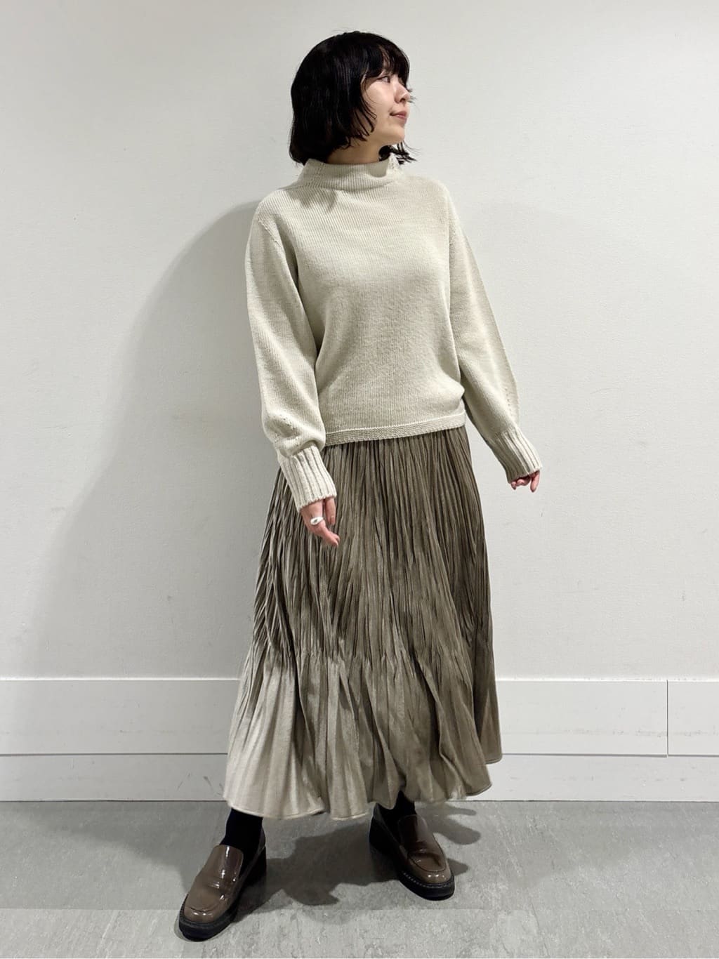 モエカさんの「UNTITLED｜【洗える】スポンディッシュ ボトルネックニット」を使ったコーディネート