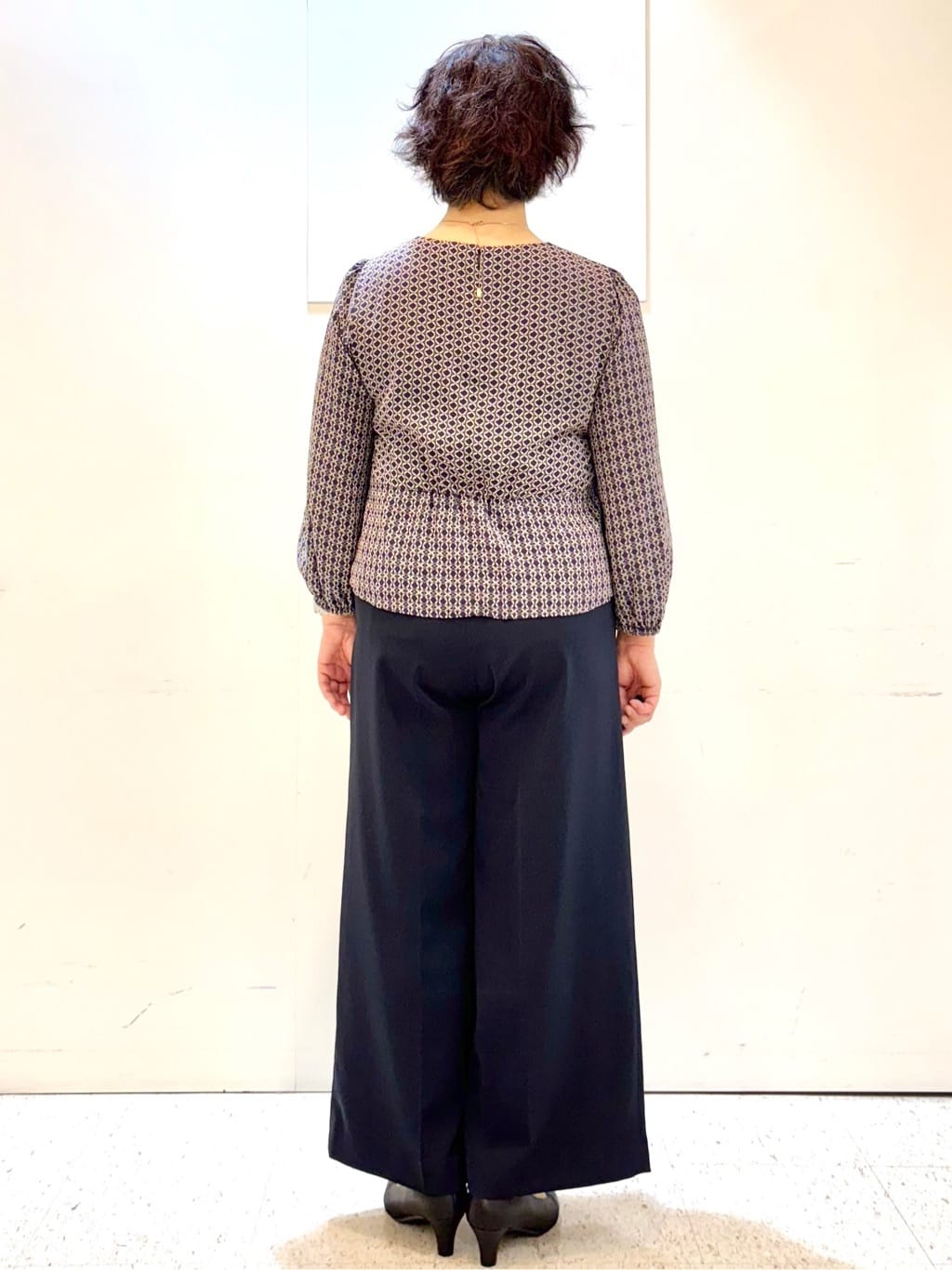ヤスコさんの「Reflect｜【きちんと見え／セットアップ可／通勤におすすめ◎】ペプラムプリントブラウス」を使ったコーディネート