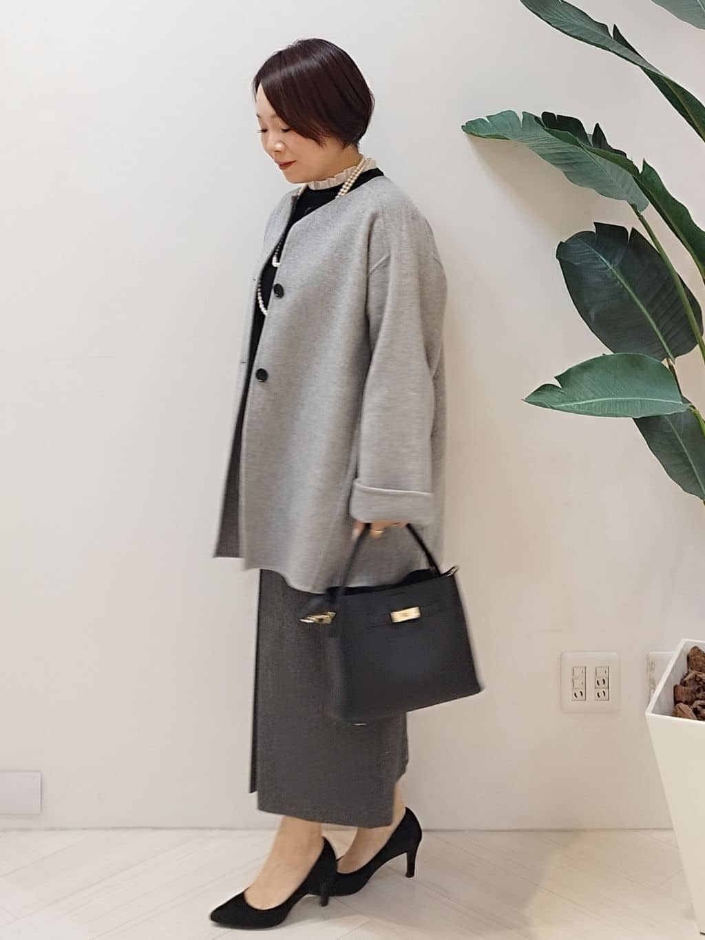 s u g iさんの「UNTITLED｜【ウエスト後ろゴム/シーズンレス】シルクネップツイード ナロースカート」を使ったコーディネート