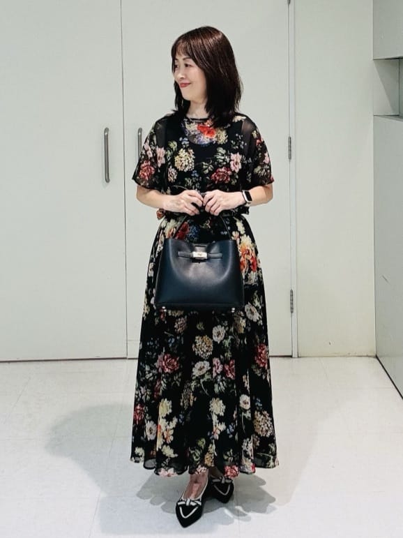 makiさんの「UNTITLED｜シャイニービーズネックレス」を使ったコーディネート