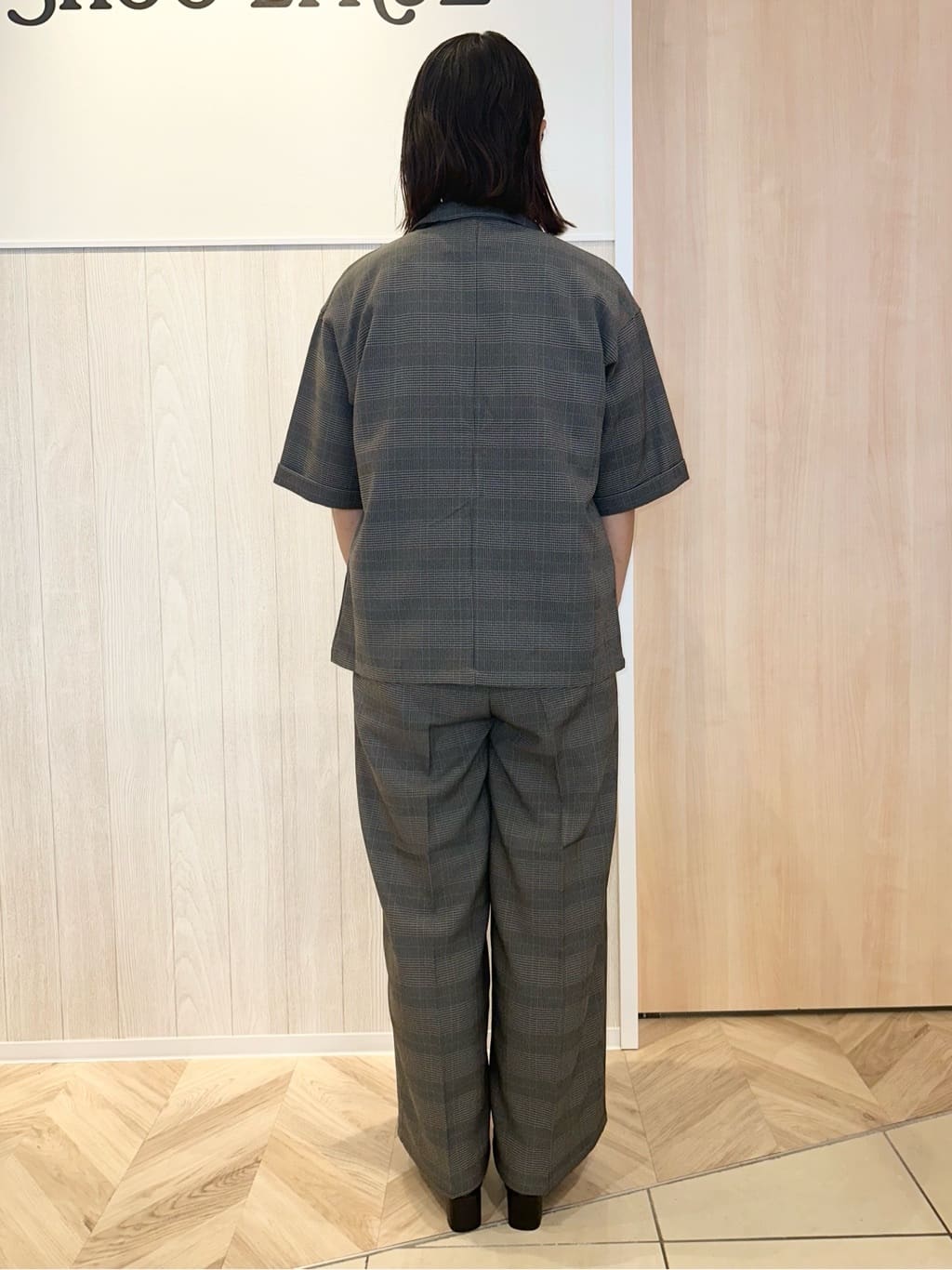 やっちゃんさんの「SHOO･LA･RUE｜【セットアップ可/洗濯後しわになりにくい】5分袖テーラードジャケット」を使ったコーディネート