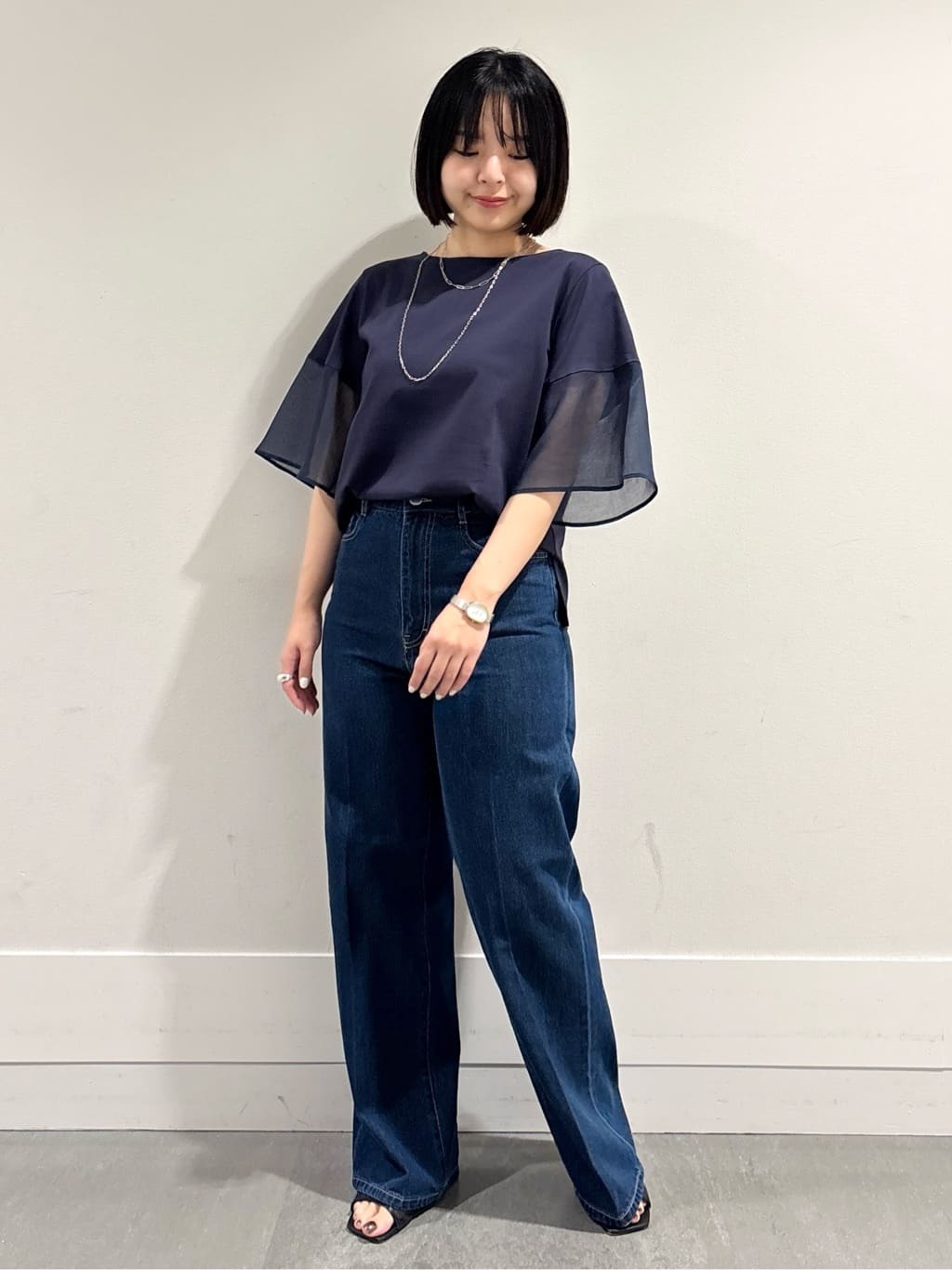 モエカさんの「UNTITLED｜【洗える/五分袖】シアースリーブ プルオーバー」を使ったコーディネート
