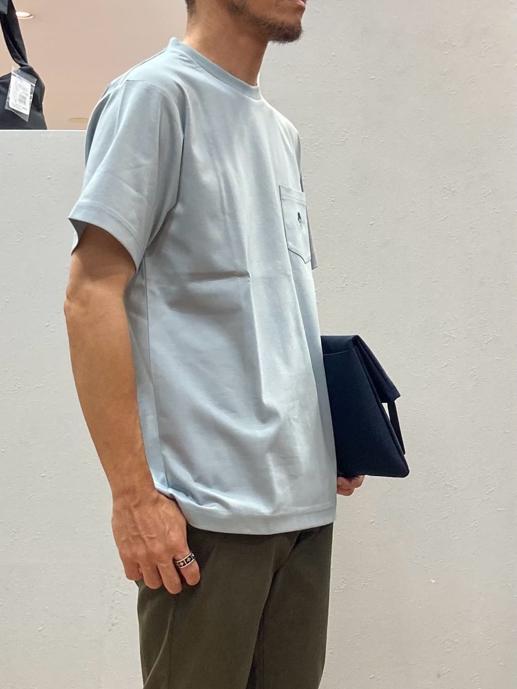シュンさんの「TAKEO KIKUCHI｜【COOL CITY WEAR】ワンポイント刺しゅう ポケットTシャツ /接触冷感」を使ったコーディネート
