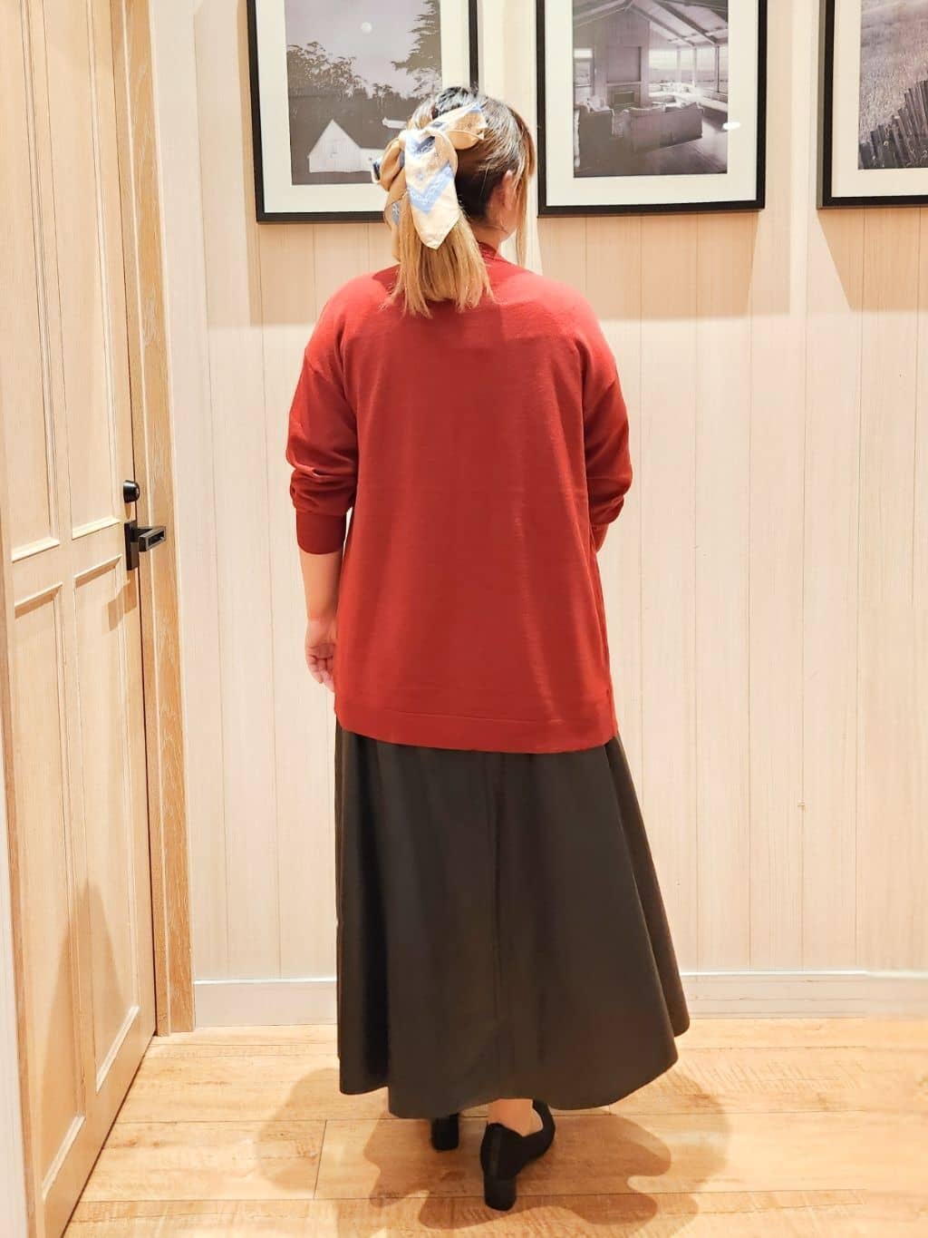れーやんさんの「SHOO･LA･RUE｜【洗える/S-LL】大人上品な印象のサテン5分袖ブラウス」を使ったコーディネート