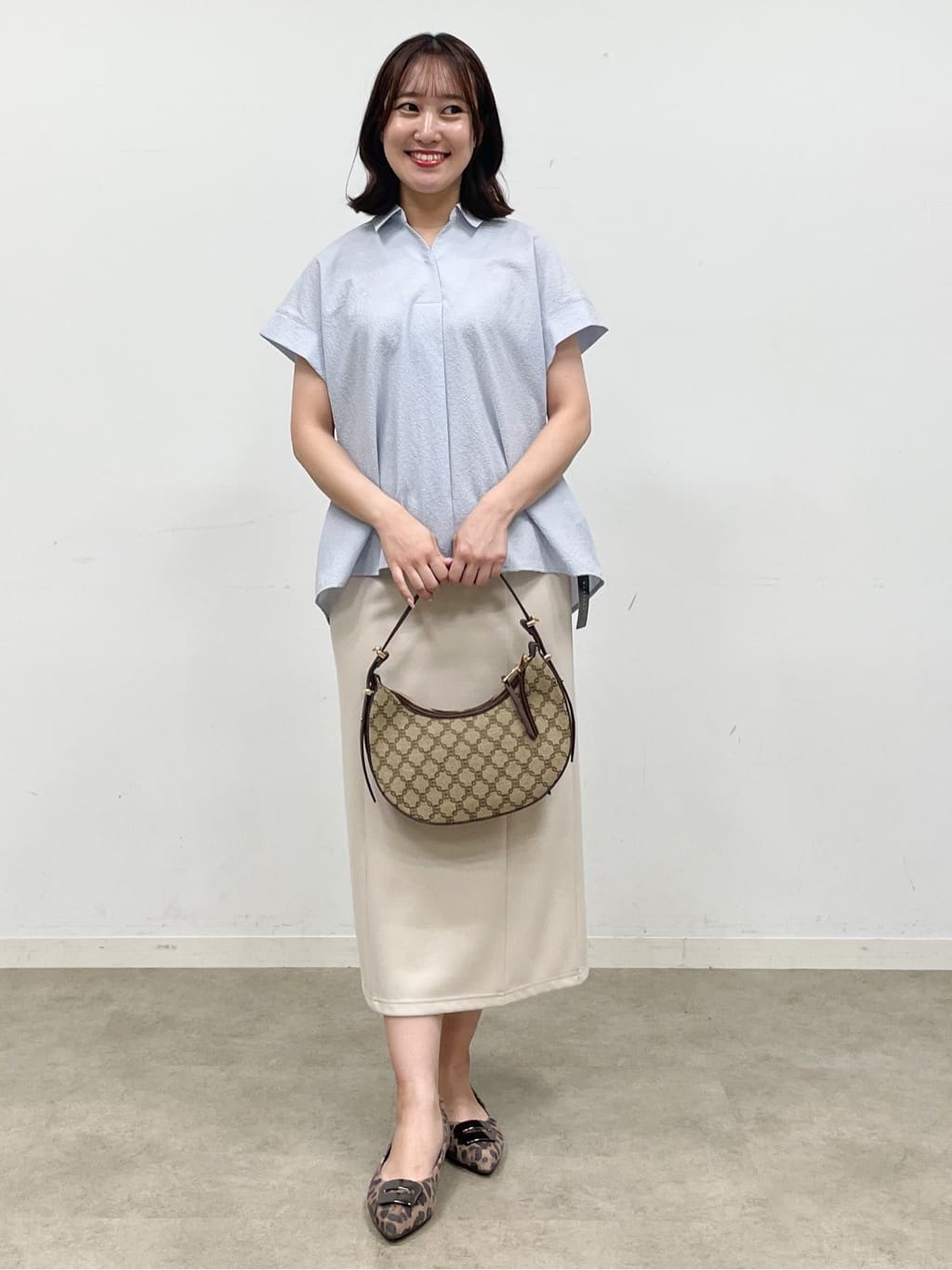 yukariさんの「Reflect｜【二の腕さりげなくカバー】シャツ衿オフボディブラウス」を使ったコーディネート