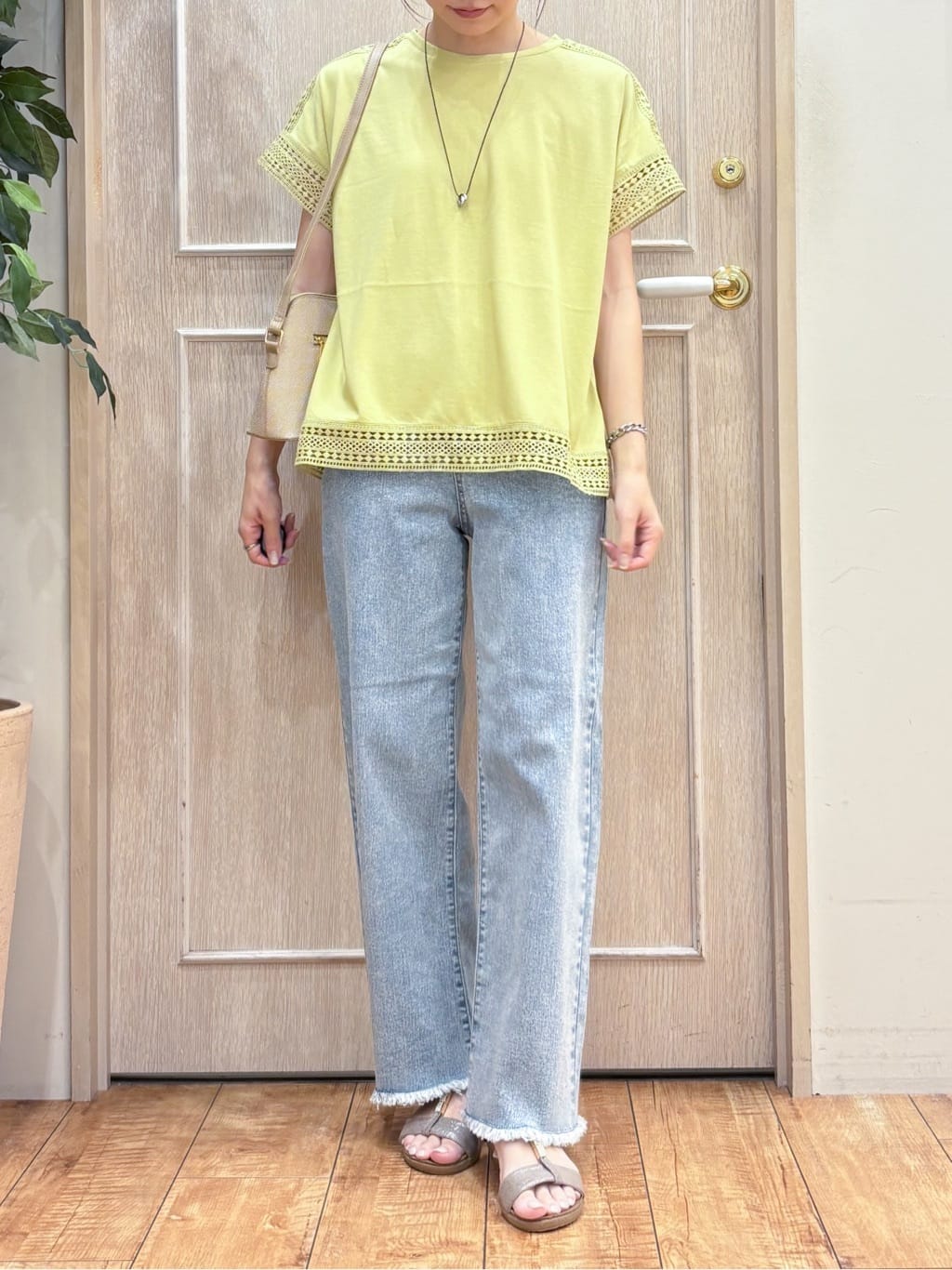 なみさんの「SHOO･LA･RUE｜【S-LL/ひんやり】インせず決まる 楽してきれいなレース付きトップス」を使ったコーディネート