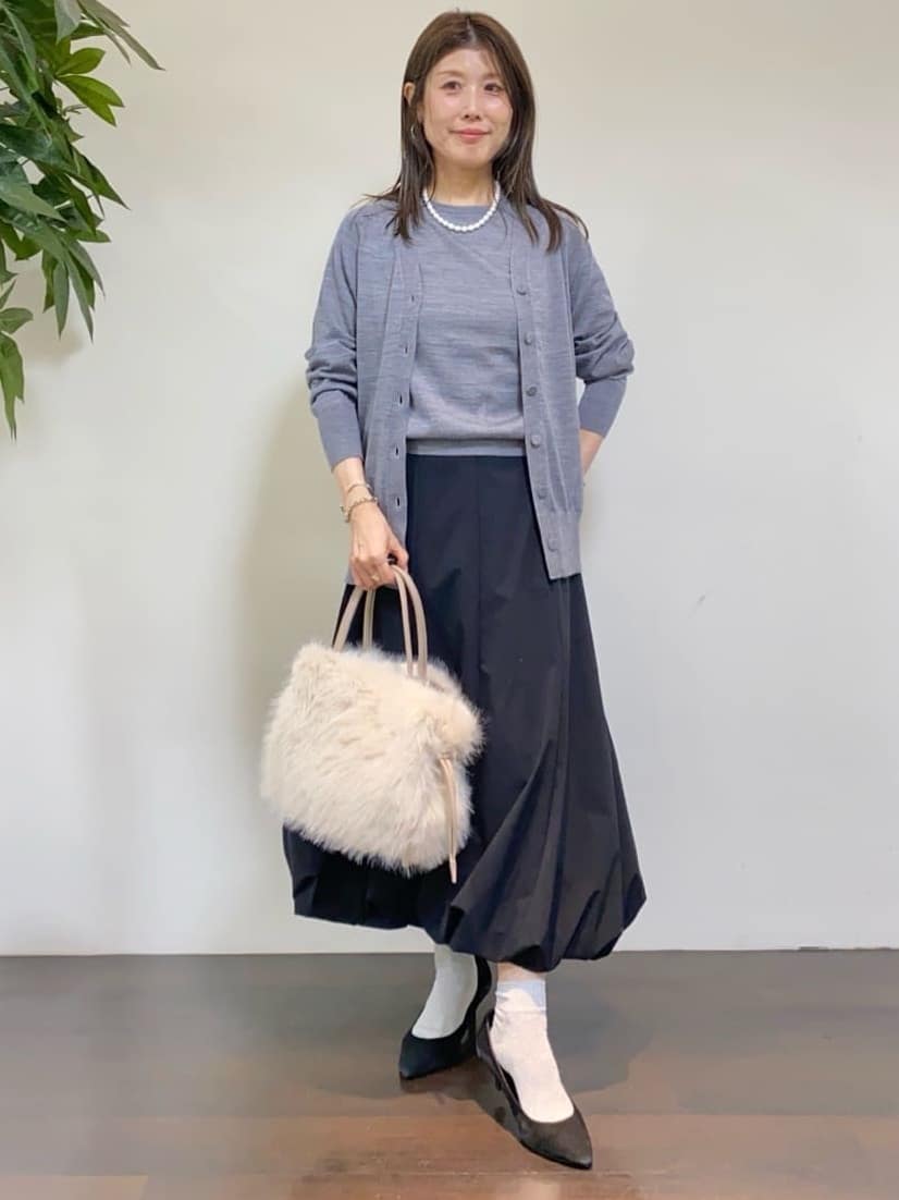 tomoさんの「UNTITLED｜【アンサンブル可/洗える/Vネック】ウールシルクカーディガン」を使ったコーディネート