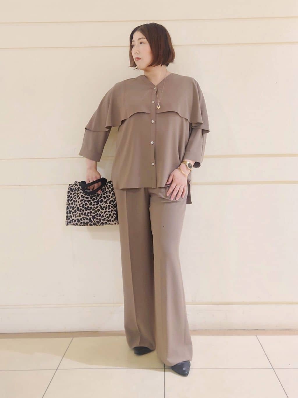 Itoさんの「INDIVI｜【羽織りとしても活躍！】ケープカラーブラウス」を使ったコーディネート