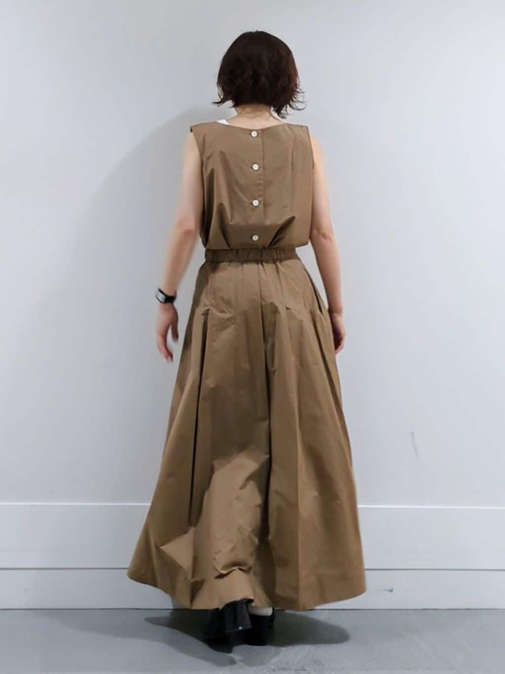 ミズタさんの「UNTITLED｜【2WAY/セットアップ可/ノースリーブ/前ボタン】ファブリカブラウス」を使ったコーディネート
