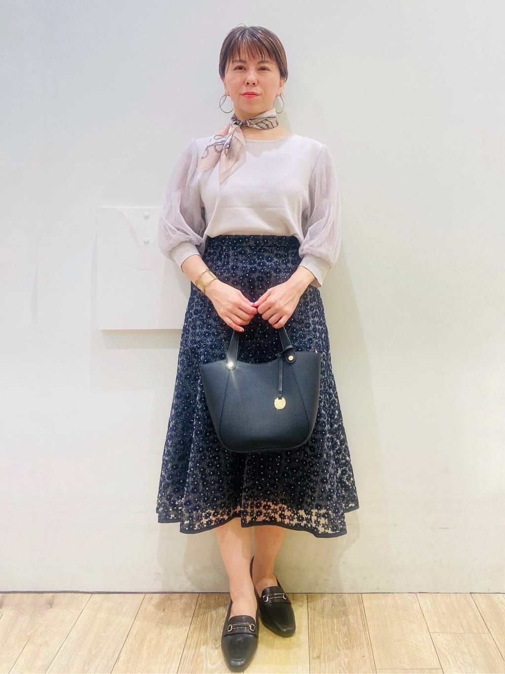 YUKOさんの「index｜小花刺繍チュールマーメイドスカート【洗濯機OK／抗ピル】」を使ったコーディネート