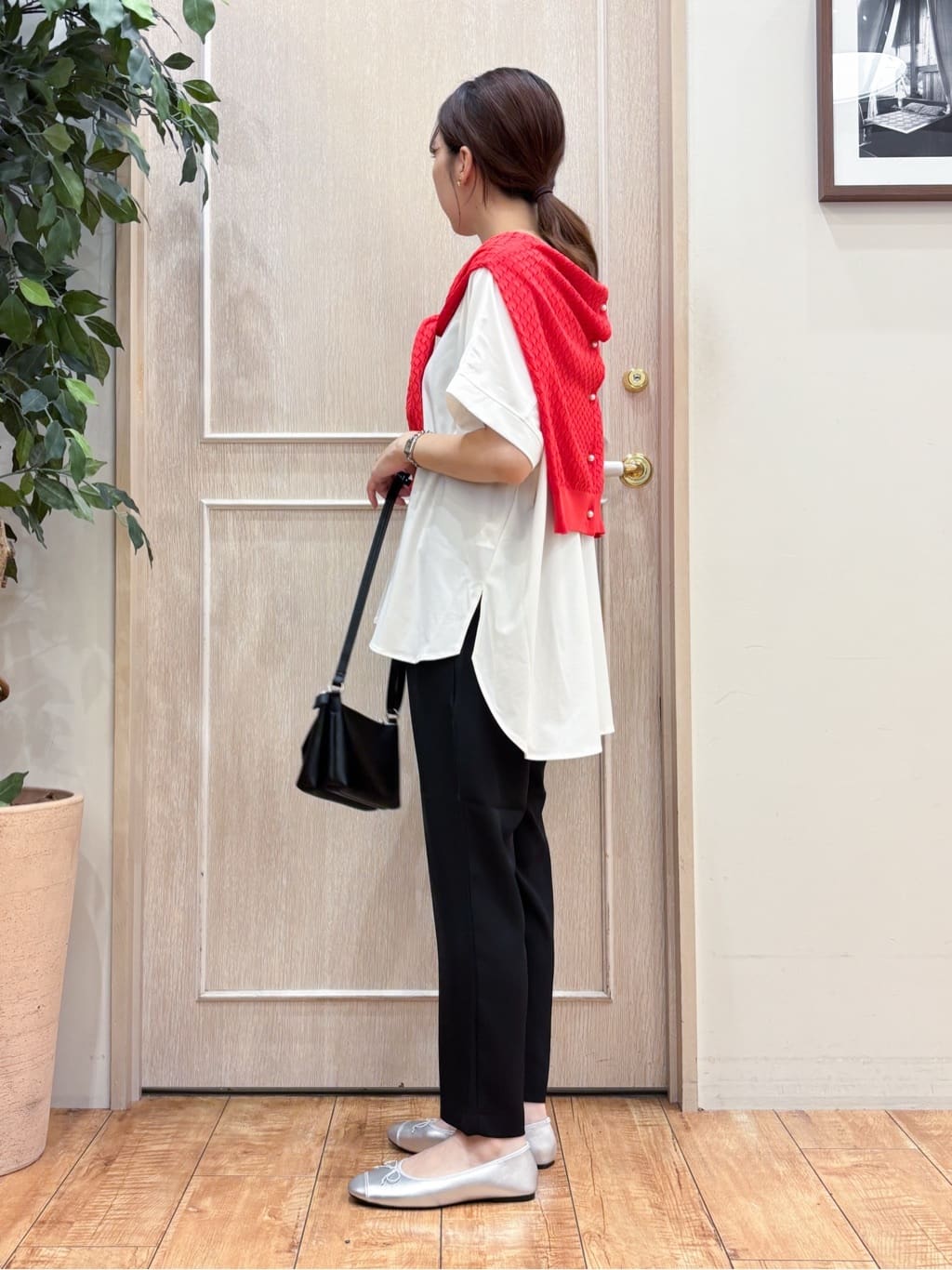なみさんの「SHOO･LA･RUE｜【S-LL】透かし編みが大人上品 マルチボタンニットカーディガン」を使ったコーディネート