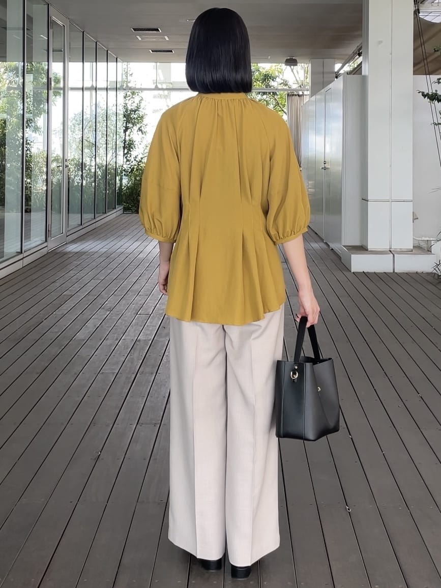 NATSUMIさんの「grove｜ウエストタックチュニックブラウス」を使ったコーディネート