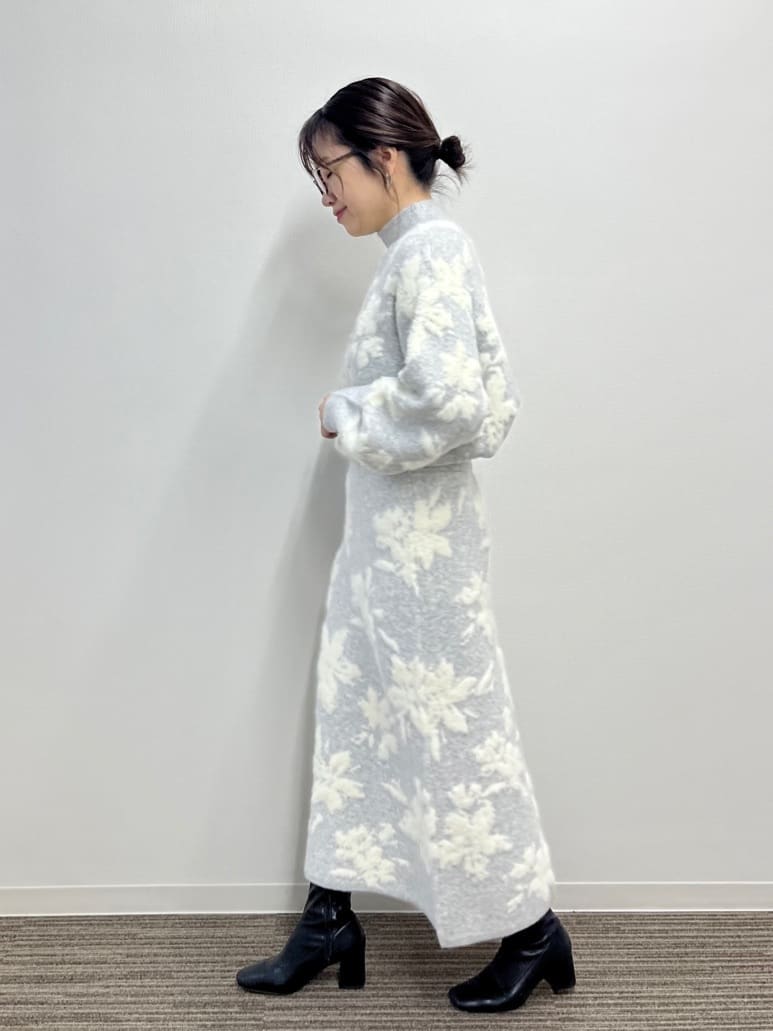 saoriさんの「【手洗い可／セットアップ可】花柄フェザージャカードニット」を使ったコーディネート