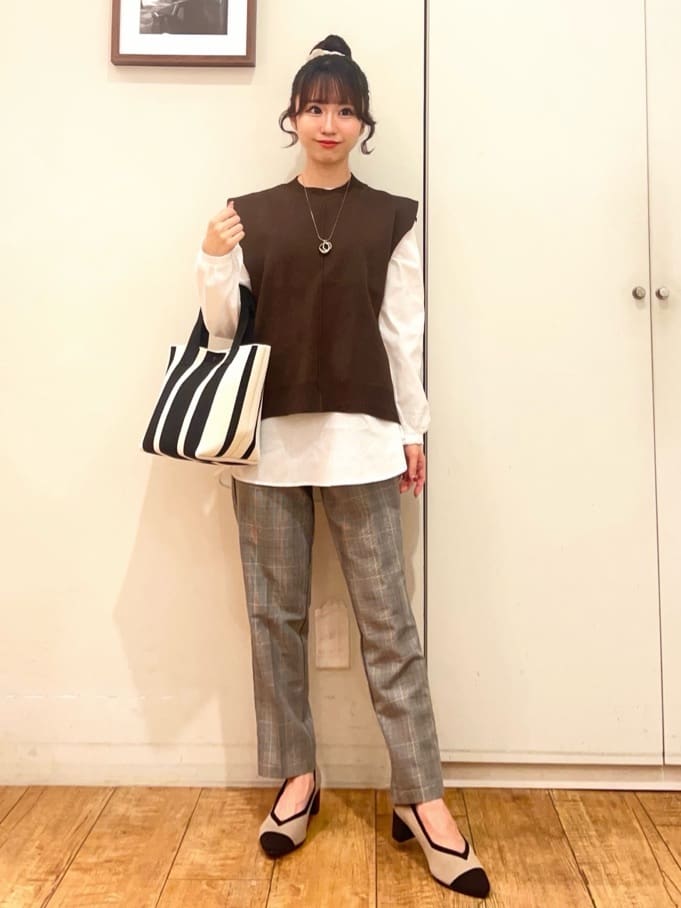 AIRIさんの「SHOO･LA･RUE｜【S-LL/2点セット】着回し自在 ニットベスト＋フレアブラウス」を使ったコーディネート