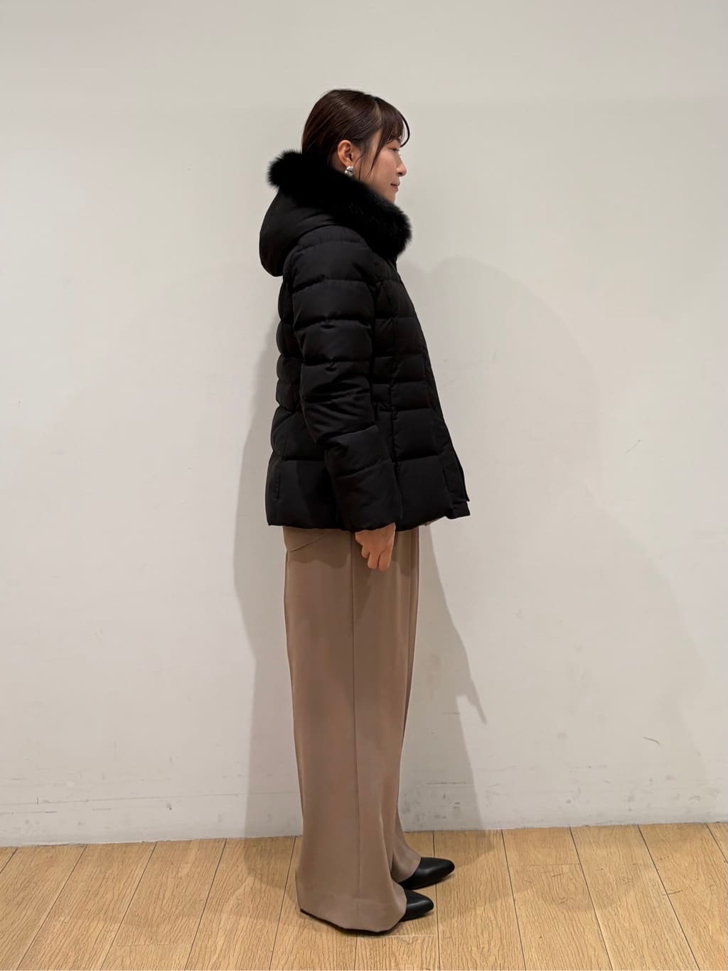 maiさんの「INDIVI｜【名品／撥水／抗菌防臭】ショート丈リサイクルダウンコート」を使ったコーディネート