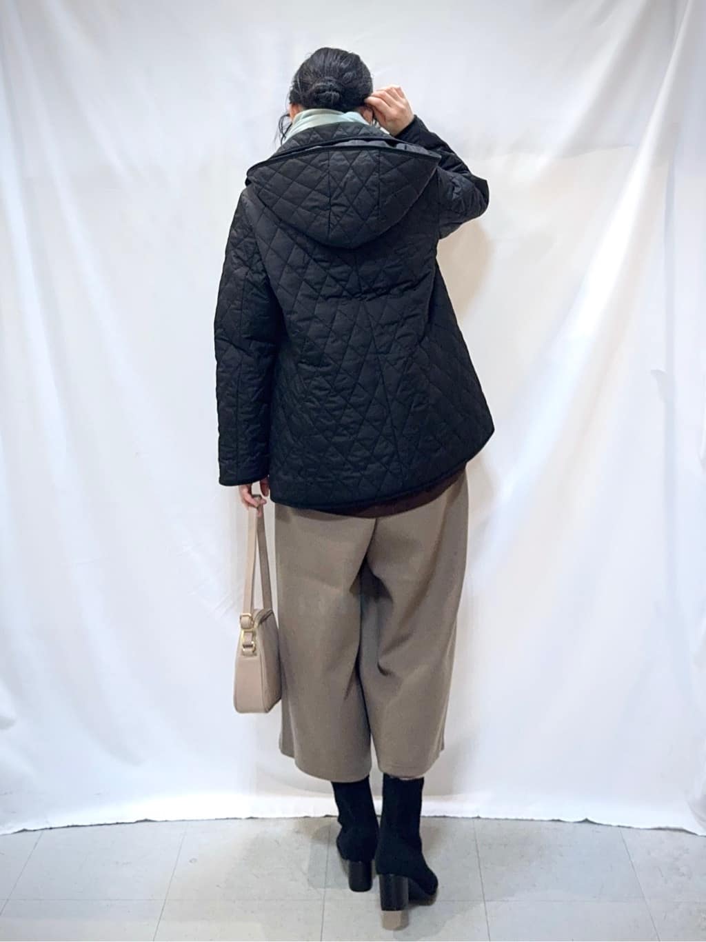 𝐇𝐢𝐫𝐨𝐦𝐢さんの「SHOO･LA･RUE｜【洗濯機可】美脚見え あったか圧縮ニット ガウチョパンツ」を使ったコーディネート