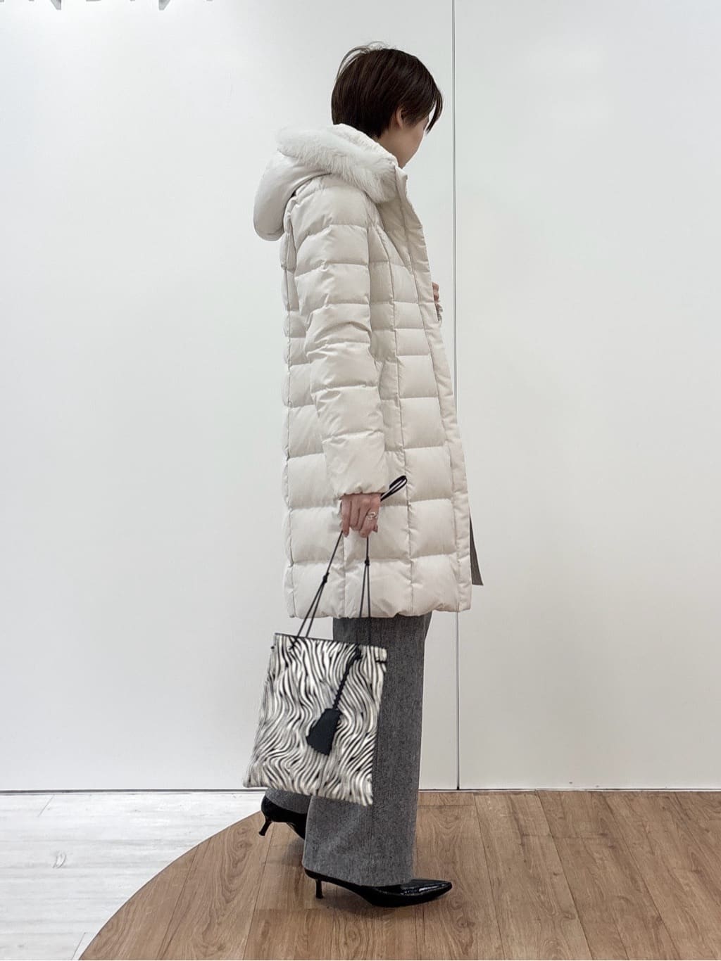 kanaeさんの「INDIVI｜【名品／撥水／抗菌防臭】ロング丈リサイクルダウンコート」を使ったコーディネート