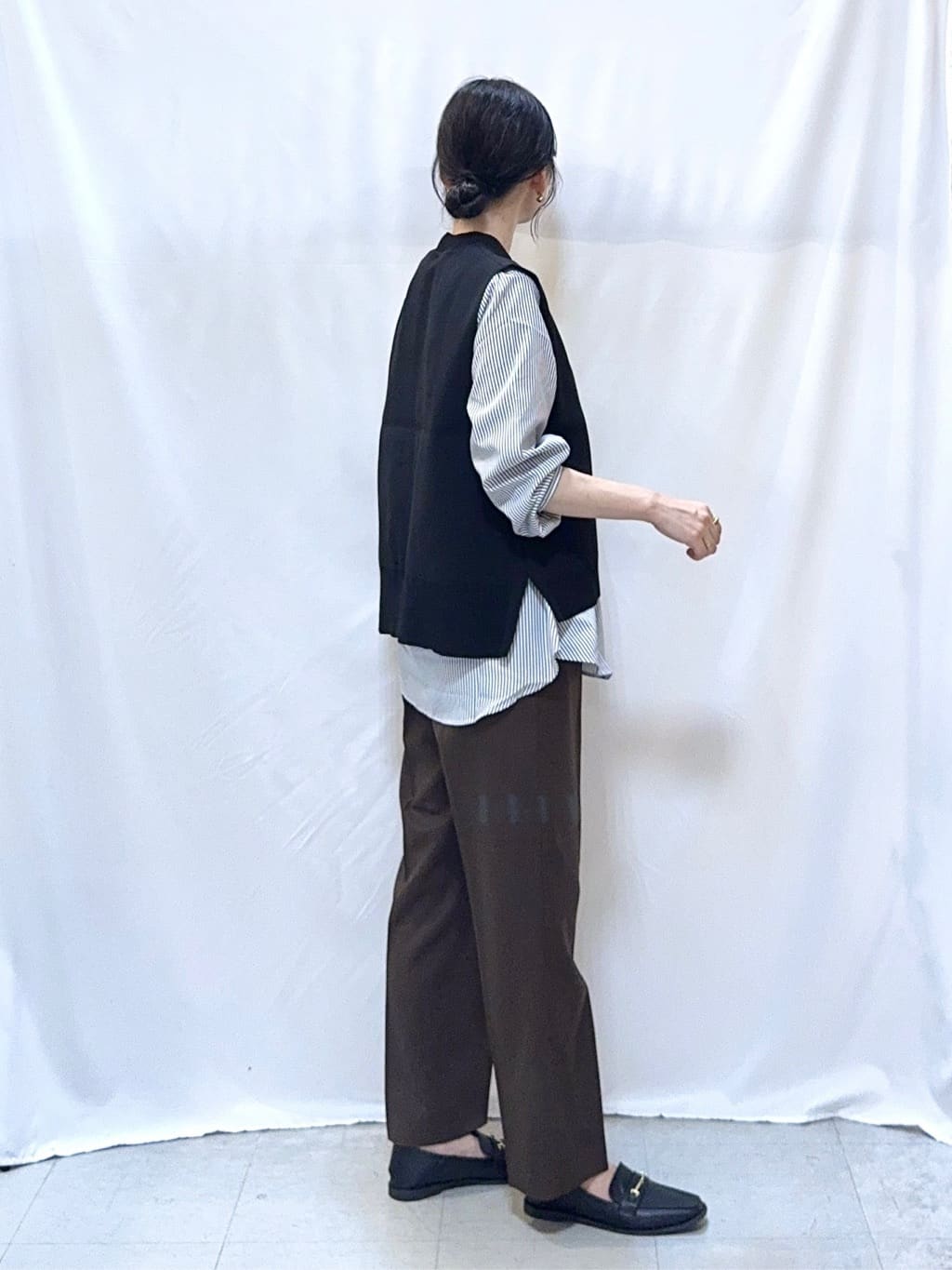 𝐇𝐢𝐫𝐨𝐦𝐢さんの「SHOO･LA･RUE｜【S-LL】ウエストリボンがアクセント ゆったりテーパードパンツ」を使ったコーディネート