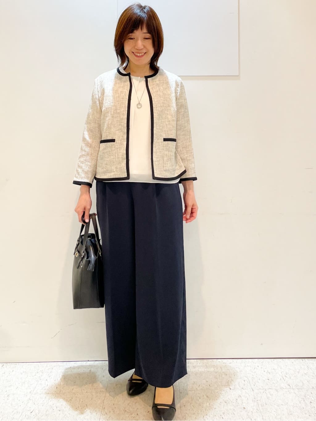めいさんの「Reflect｜【一枚着で着映え◎／ジャケットのインナーにも】フロント開きブラウス」を使ったコーディネート