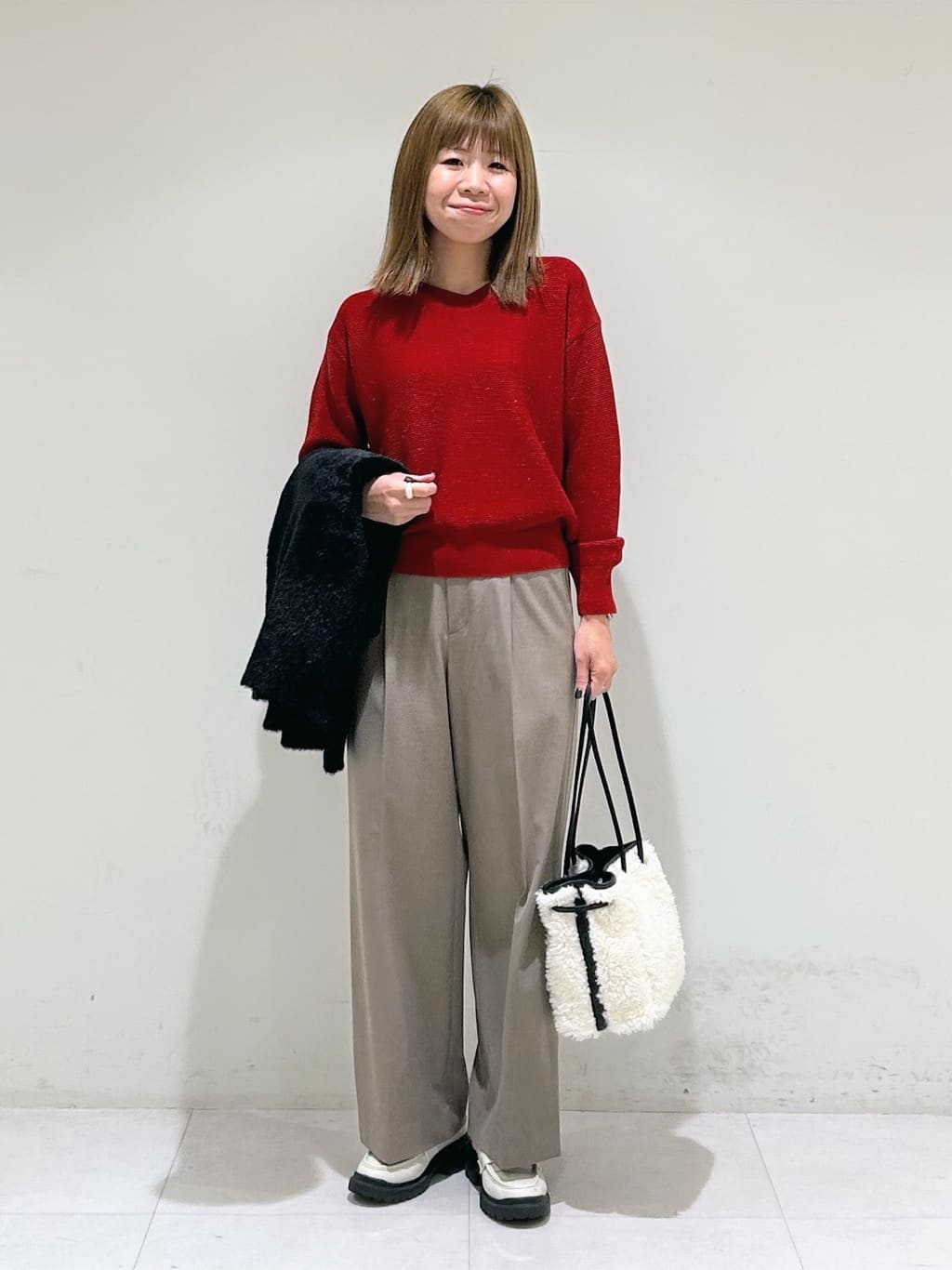 tsuyuさんの「INDIVI｜【ウール混ラメ素材】Vネック煌めきニット」を使ったコーディネート