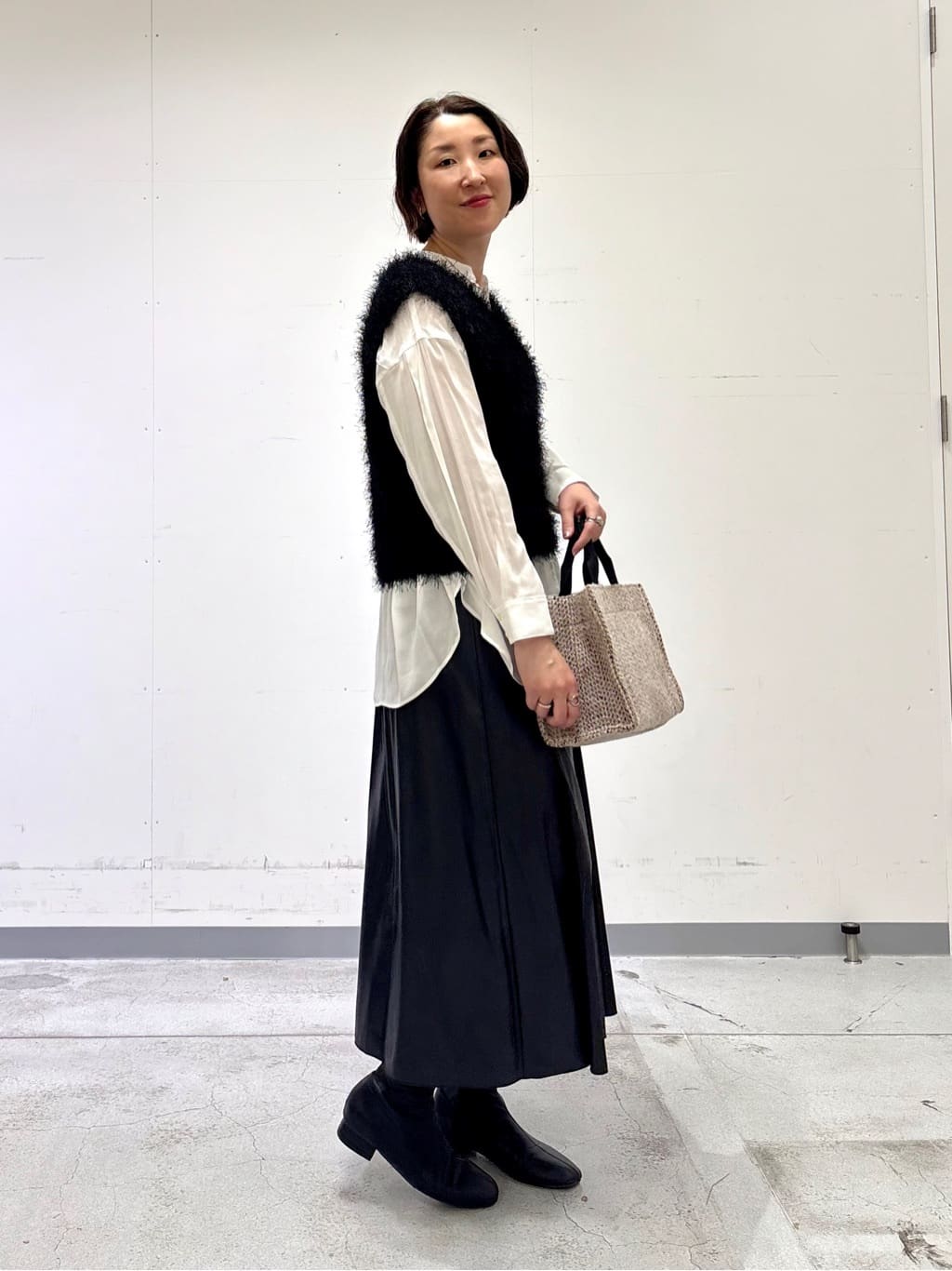 yuriさんの「INDIVI｜【きれいめ／ラメ】シャイニーローン ドレーピーブラウス」を使ったコーディネート