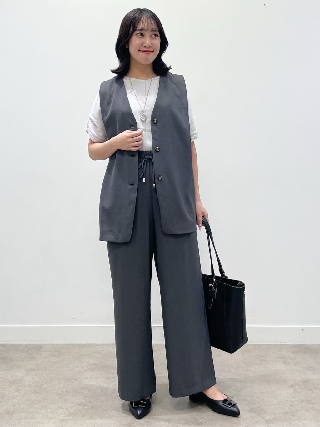 yukariさんの「Reflect｜【ウエスト総ゴム／セットアップ／単品使いOK◎】ベスト＋ストレートパンツセット」を使ったコーディネート